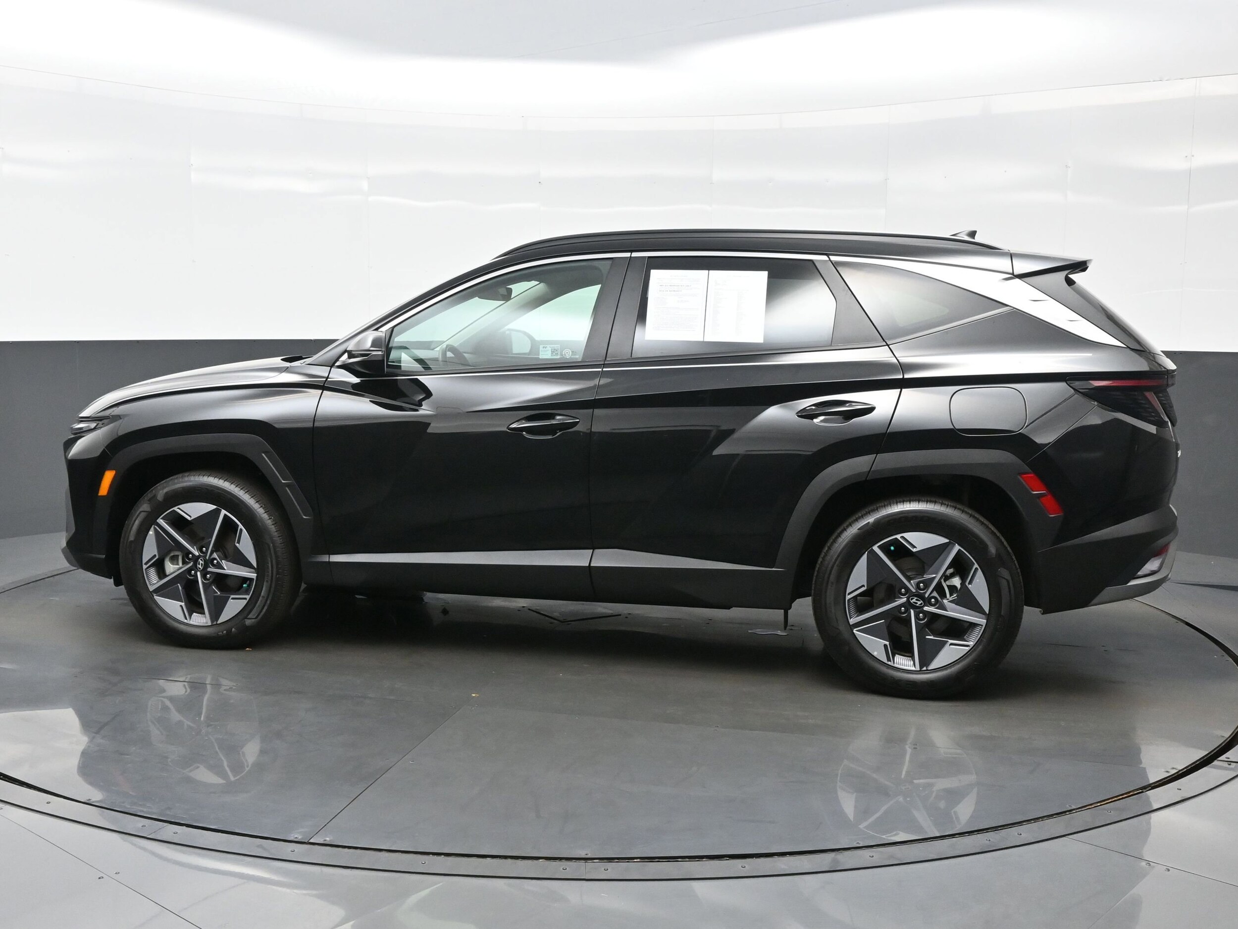 2025 Hyundai Tucson SEL Convenience photo 2