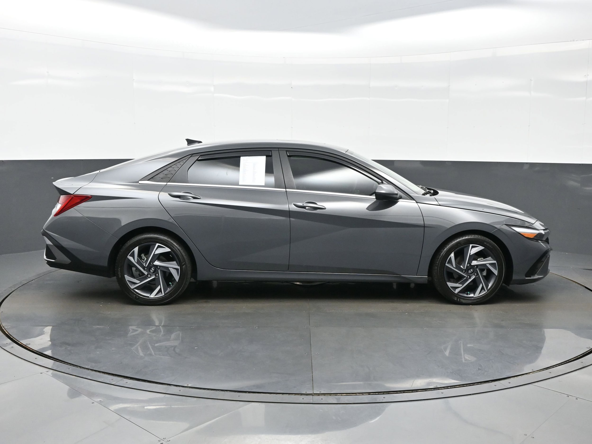 2024 Hyundai Elantra SEL - Photo 7