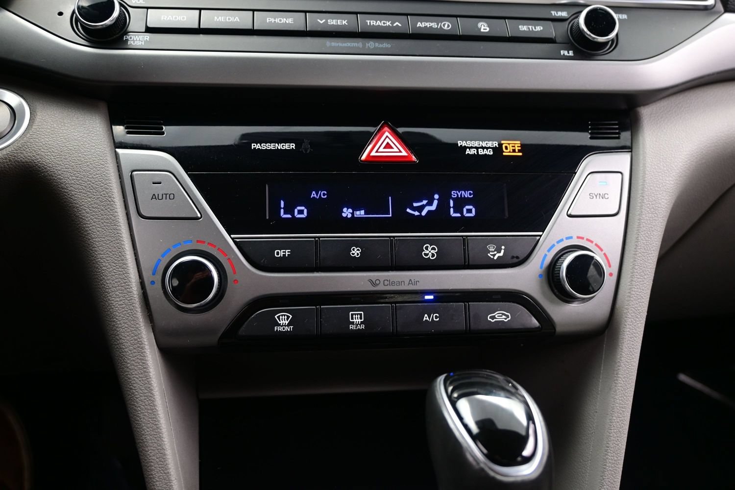 2017 Hyundai Elantra Limited - Photo 18