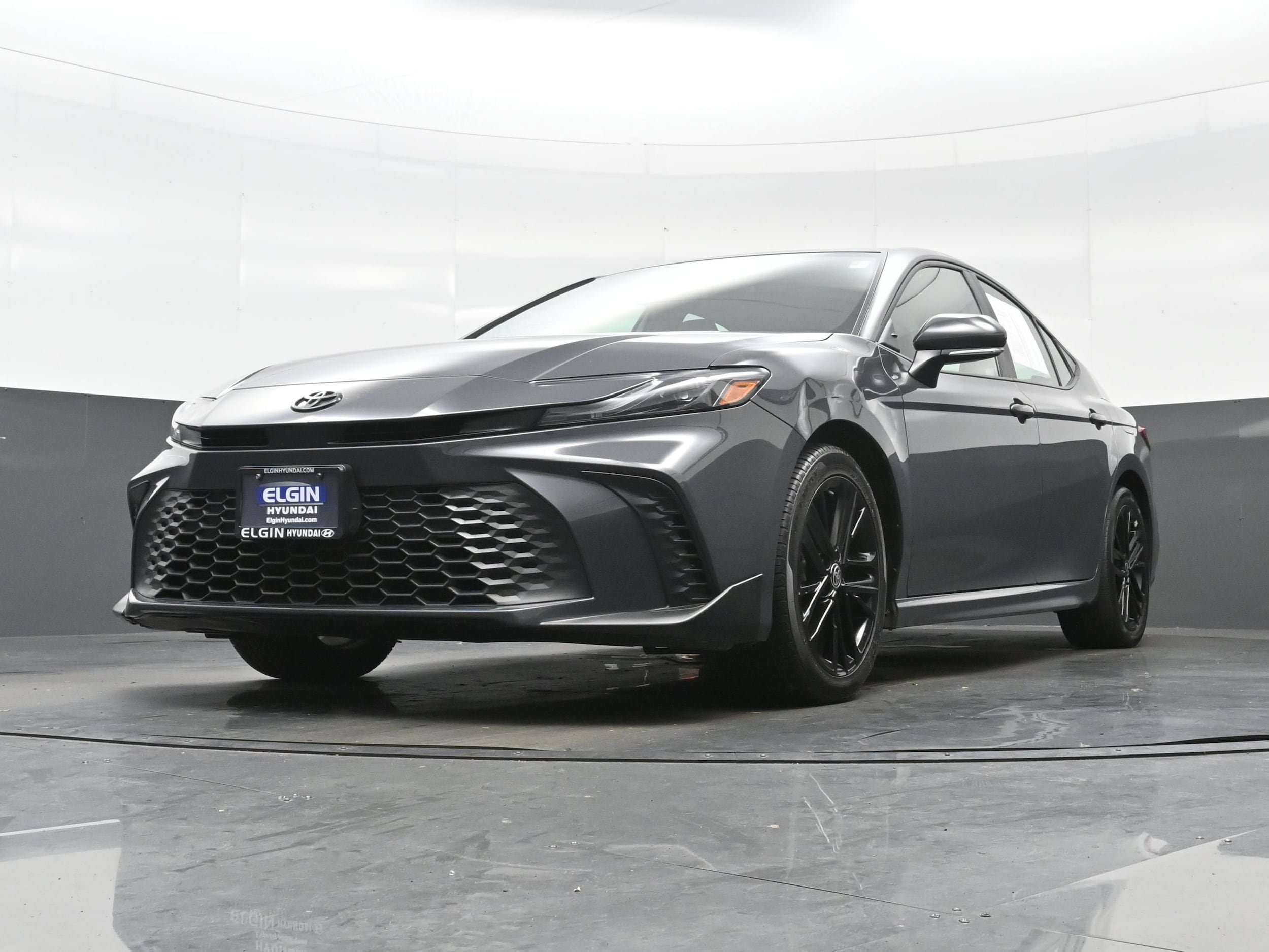 2025 Toyota Camry SE - Photo 27