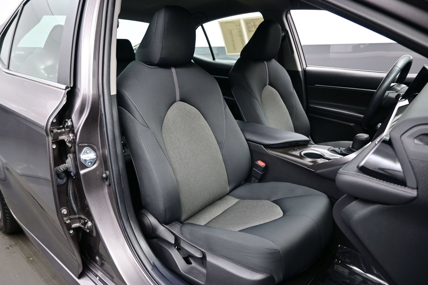 2021 Toyota Camry LE - Photo 14