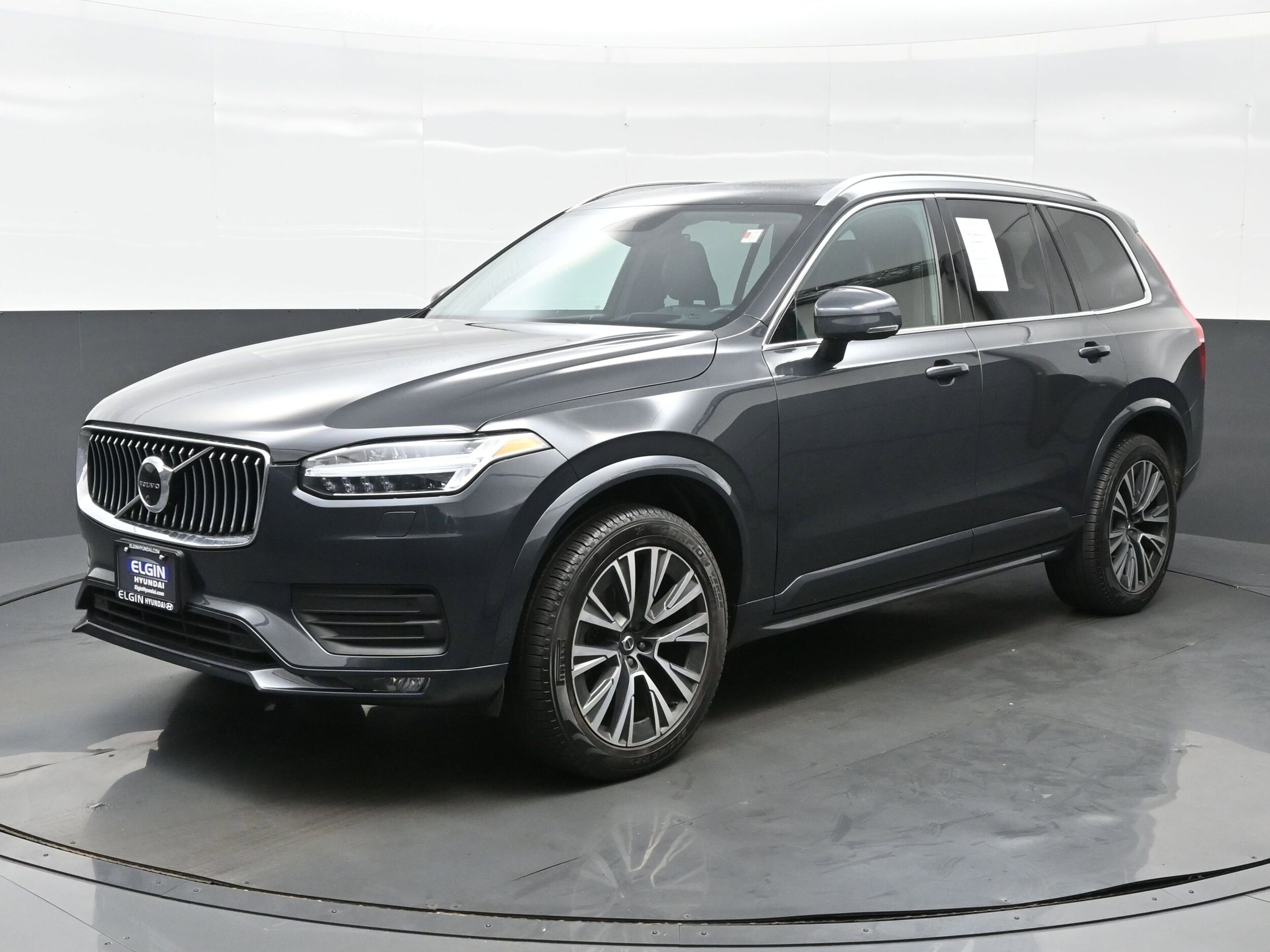 2021 Volvo XC90 Momentum photo 2
