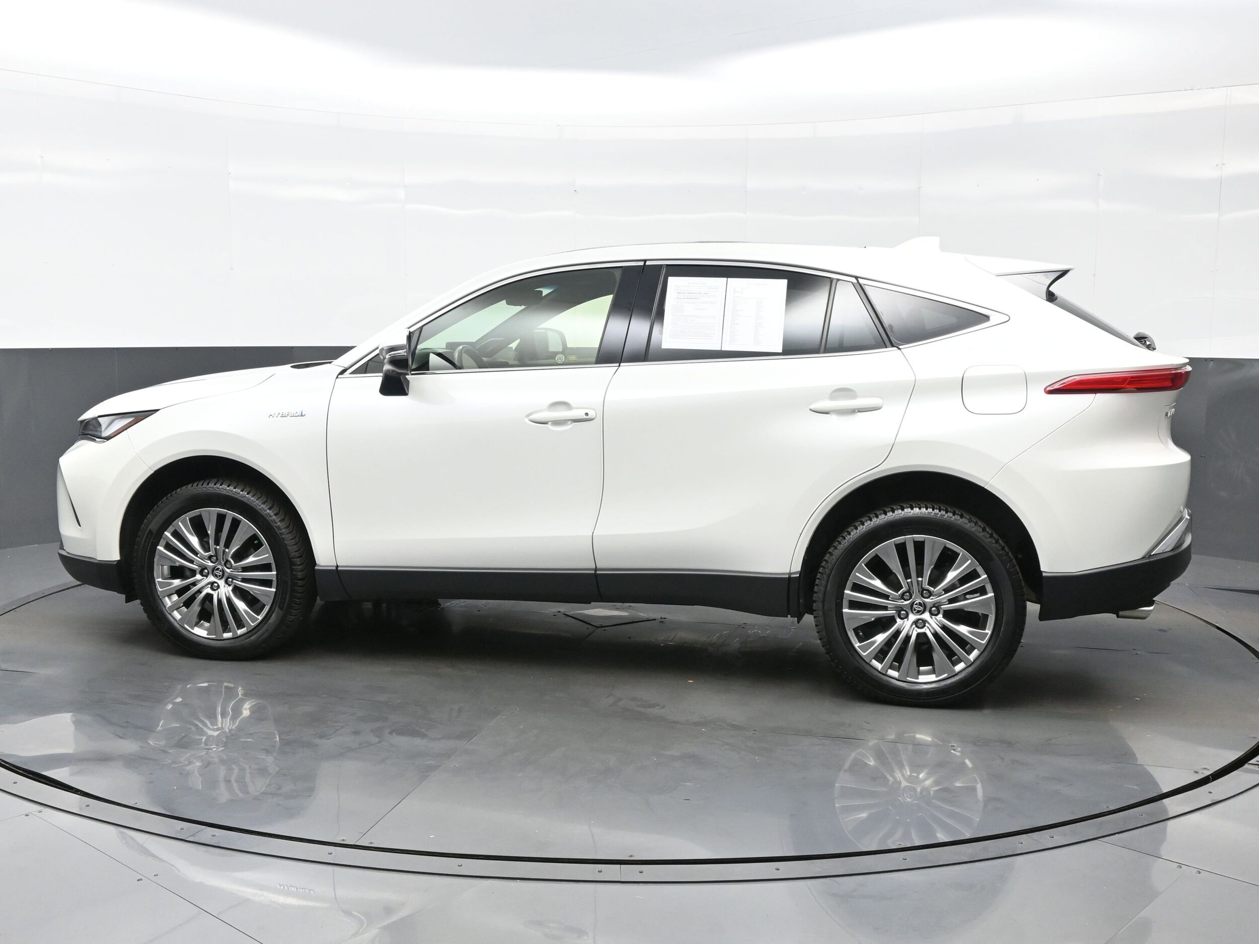 2021 Toyota Venza Limited photo 3