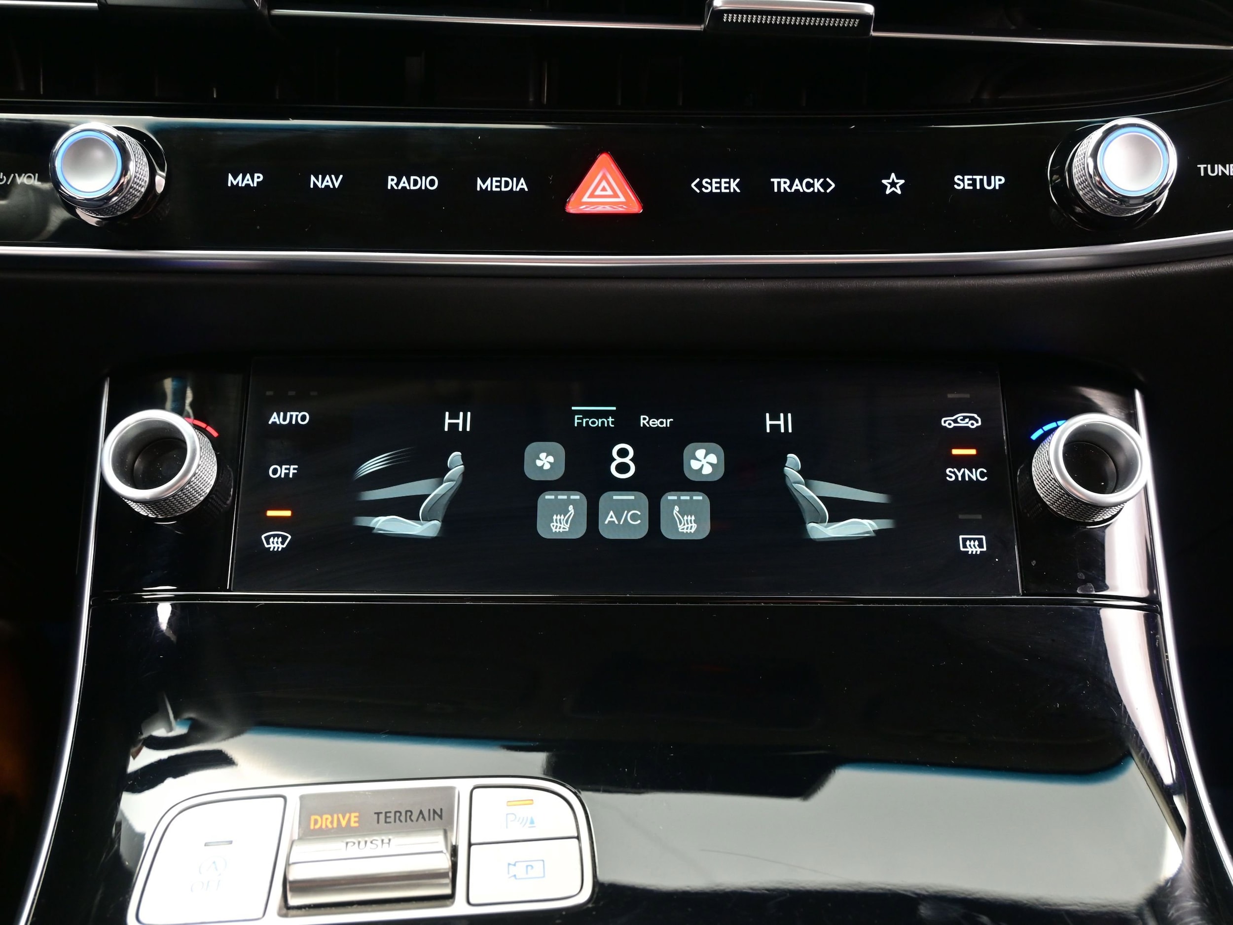 2026 GENESIS GV70 Standard - Photo 20