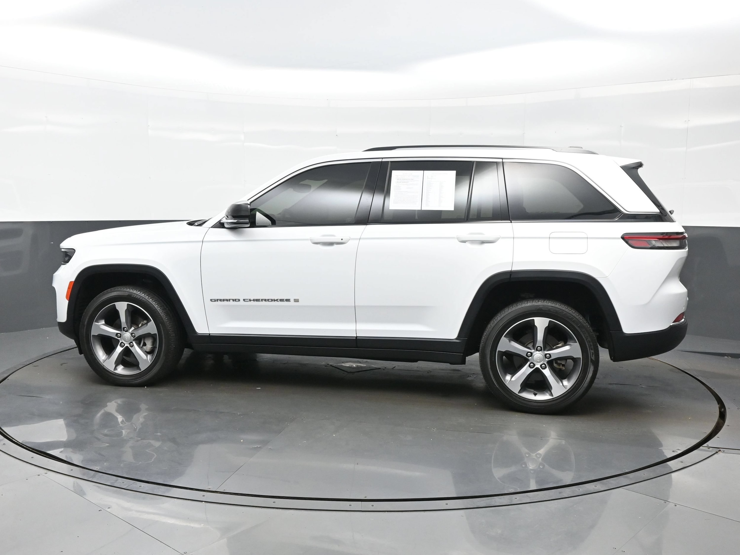 2023 Jeep Grand Cherokee Limited - Photo 3