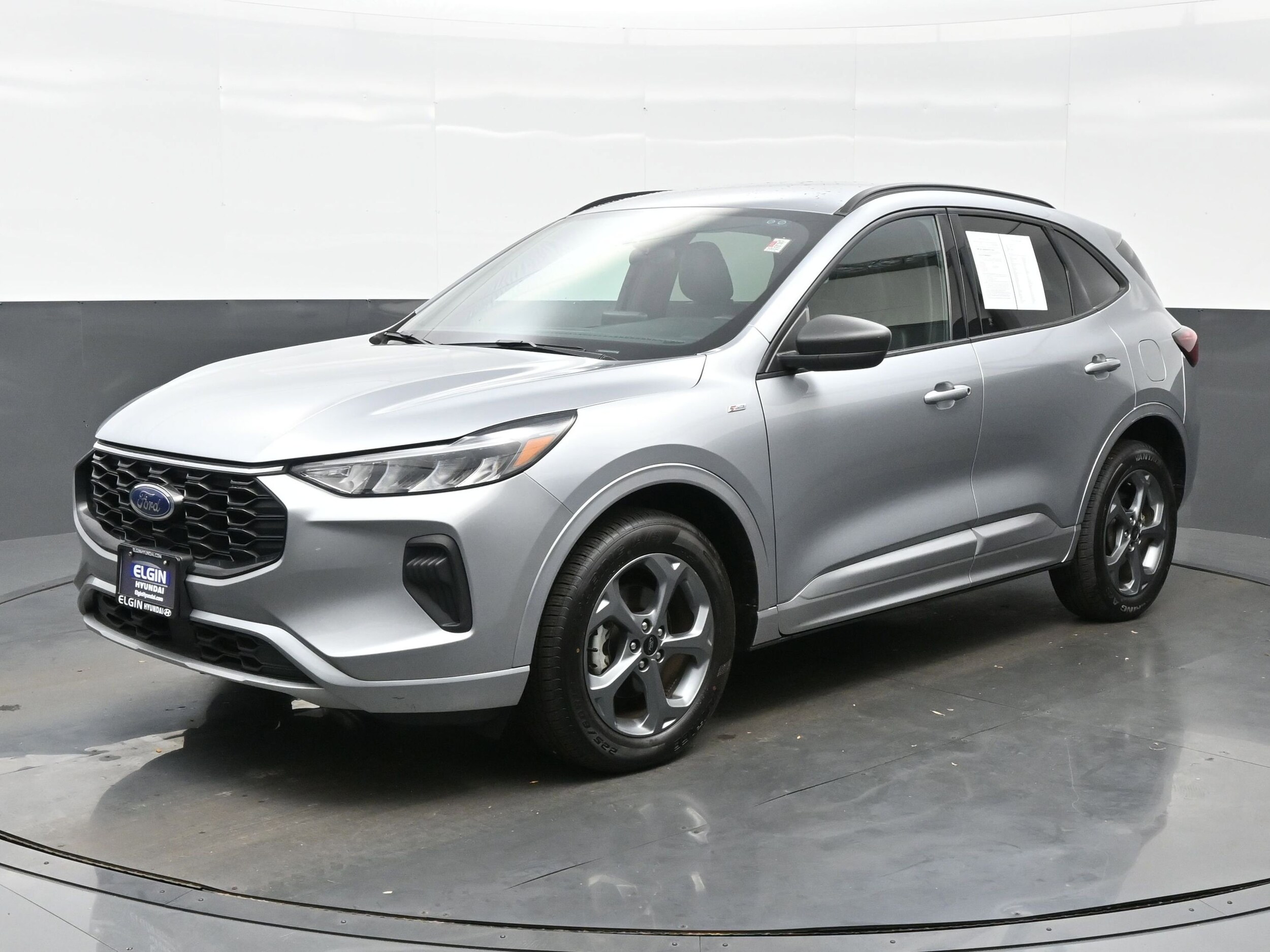 2023 Ford Escape ST-Line photo 2