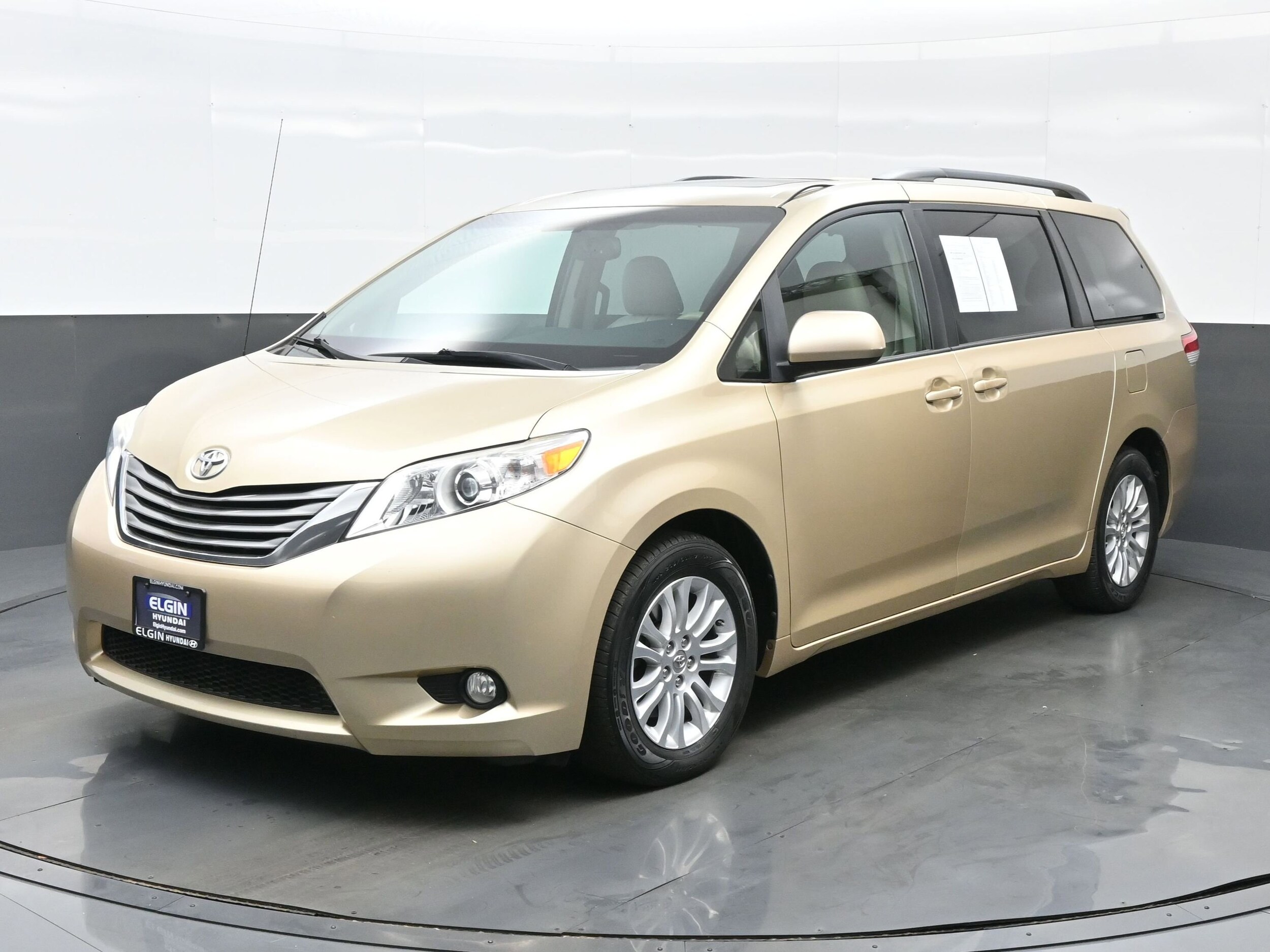 2014 Toyota Sienna Limited photo 2