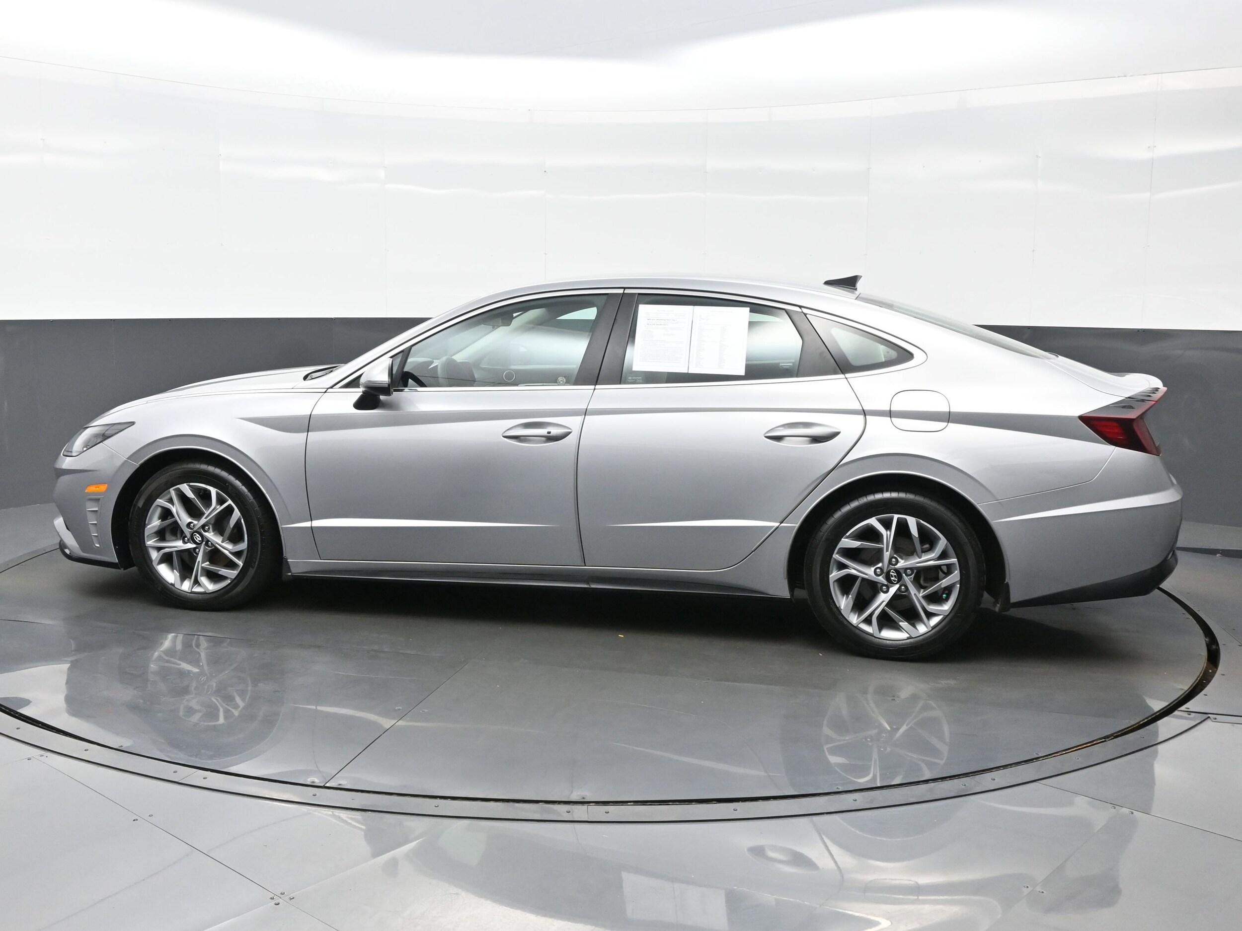 2023 Hyundai Sonata SEL photo 3