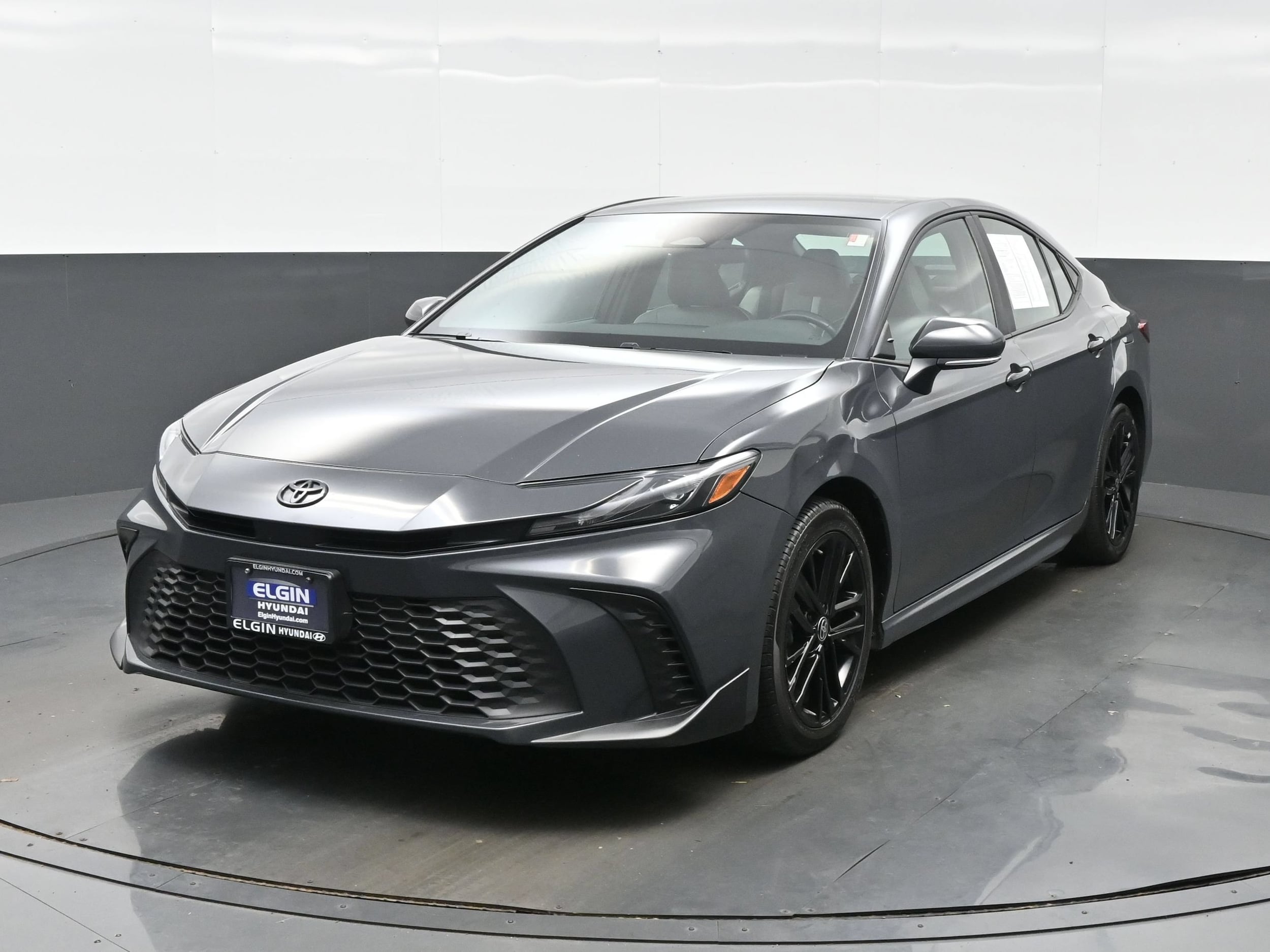 2025 Toyota Camry SE - Photo 1