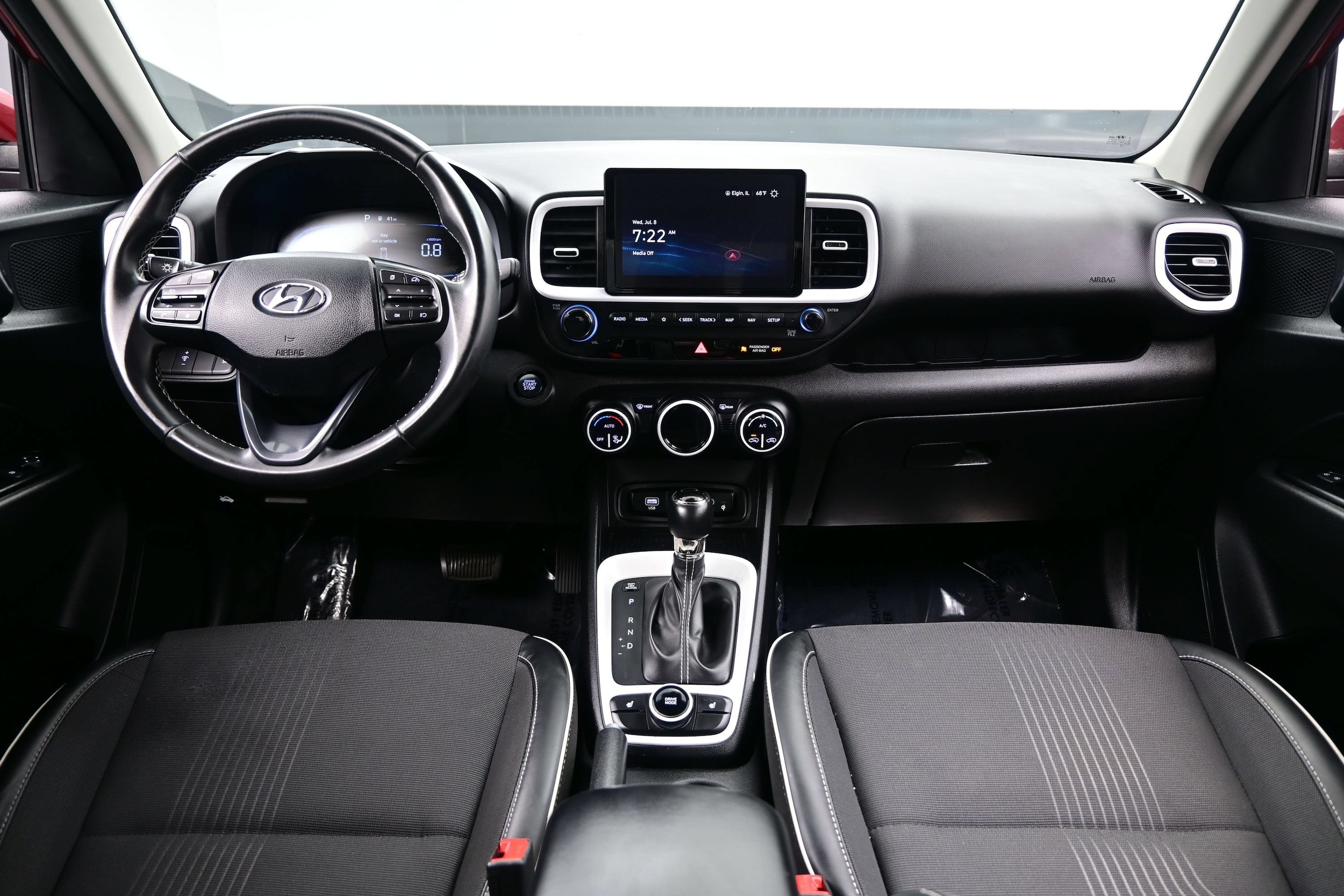 2024 Hyundai Venue Limited - Photo 16