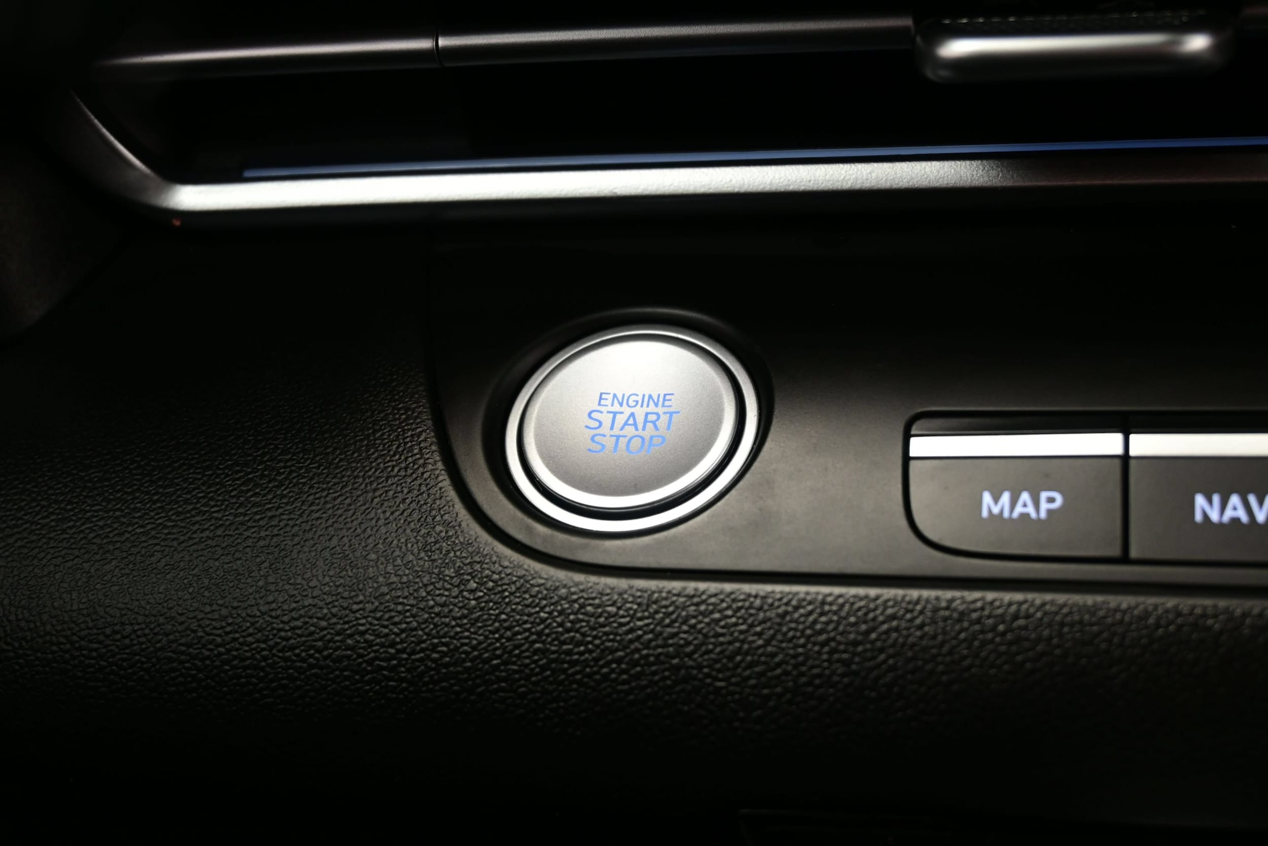 2025 Hyundai Elantra Limited - Photo 23