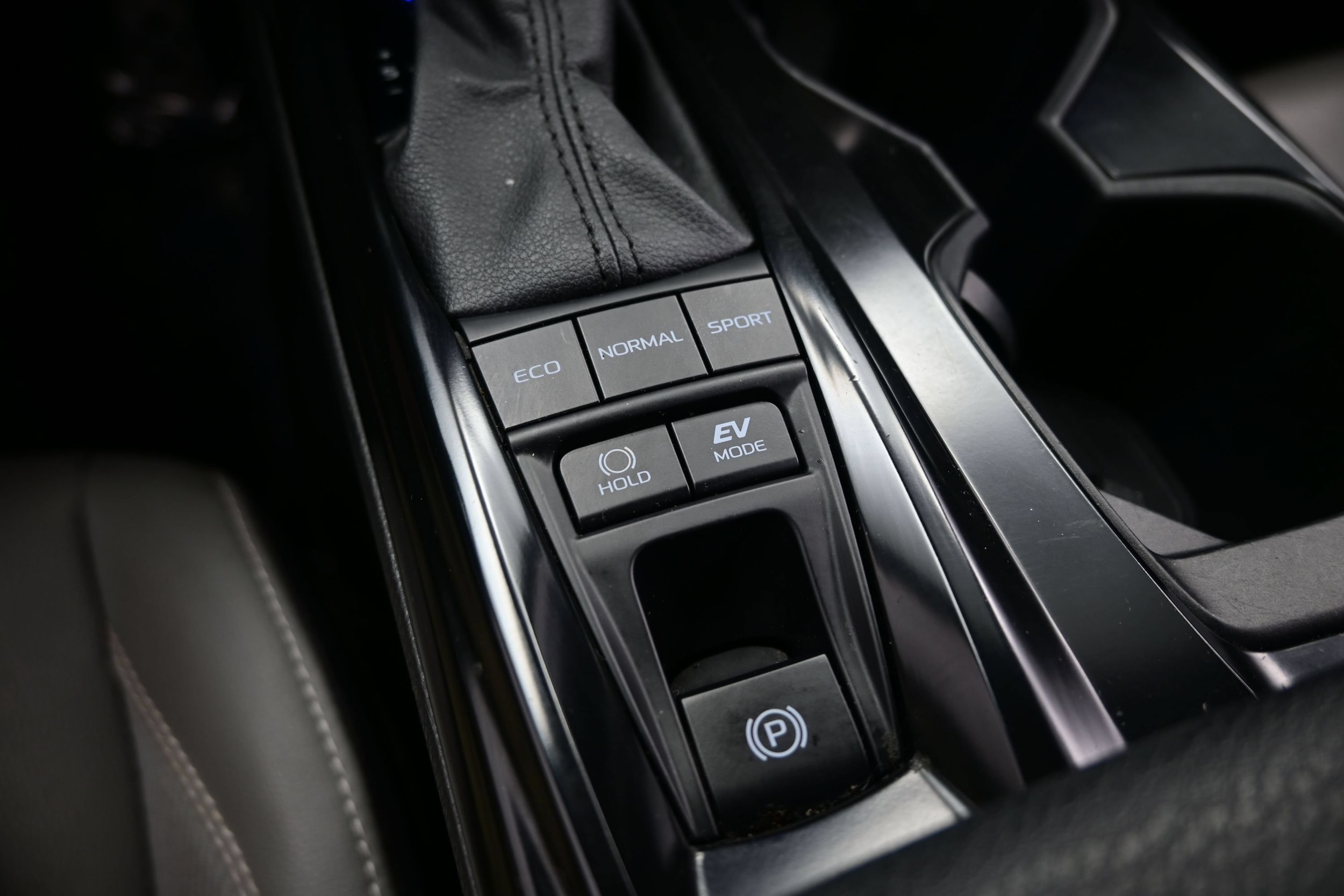 2025 Toyota Camry SE - Photo 22