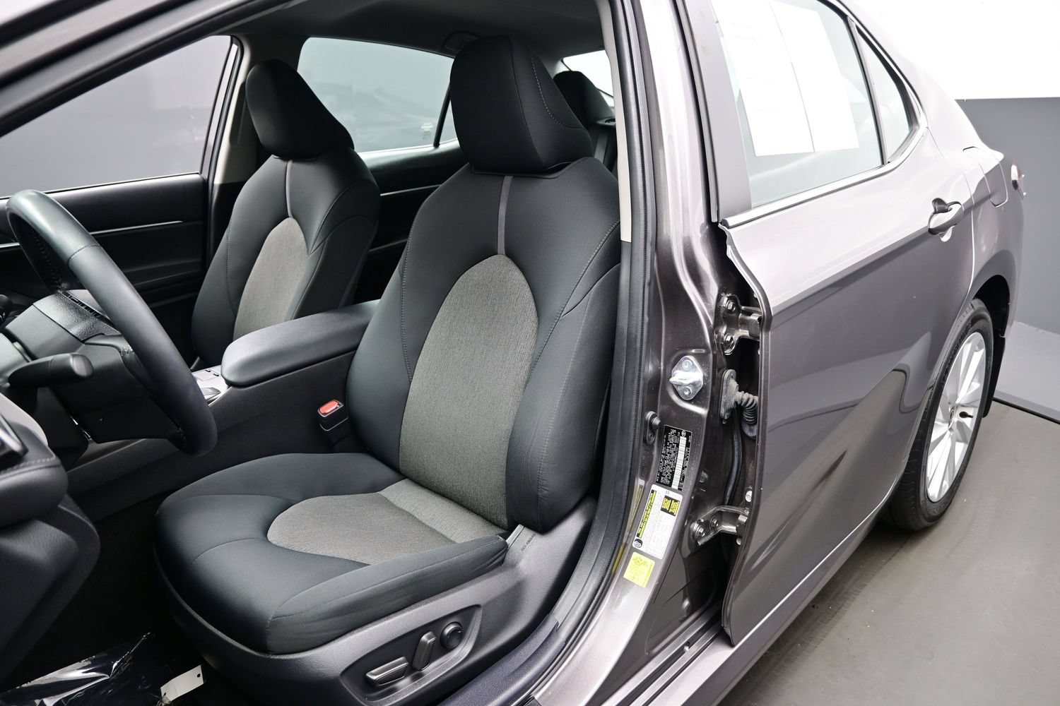 2021 Toyota Camry LE - Photo 12