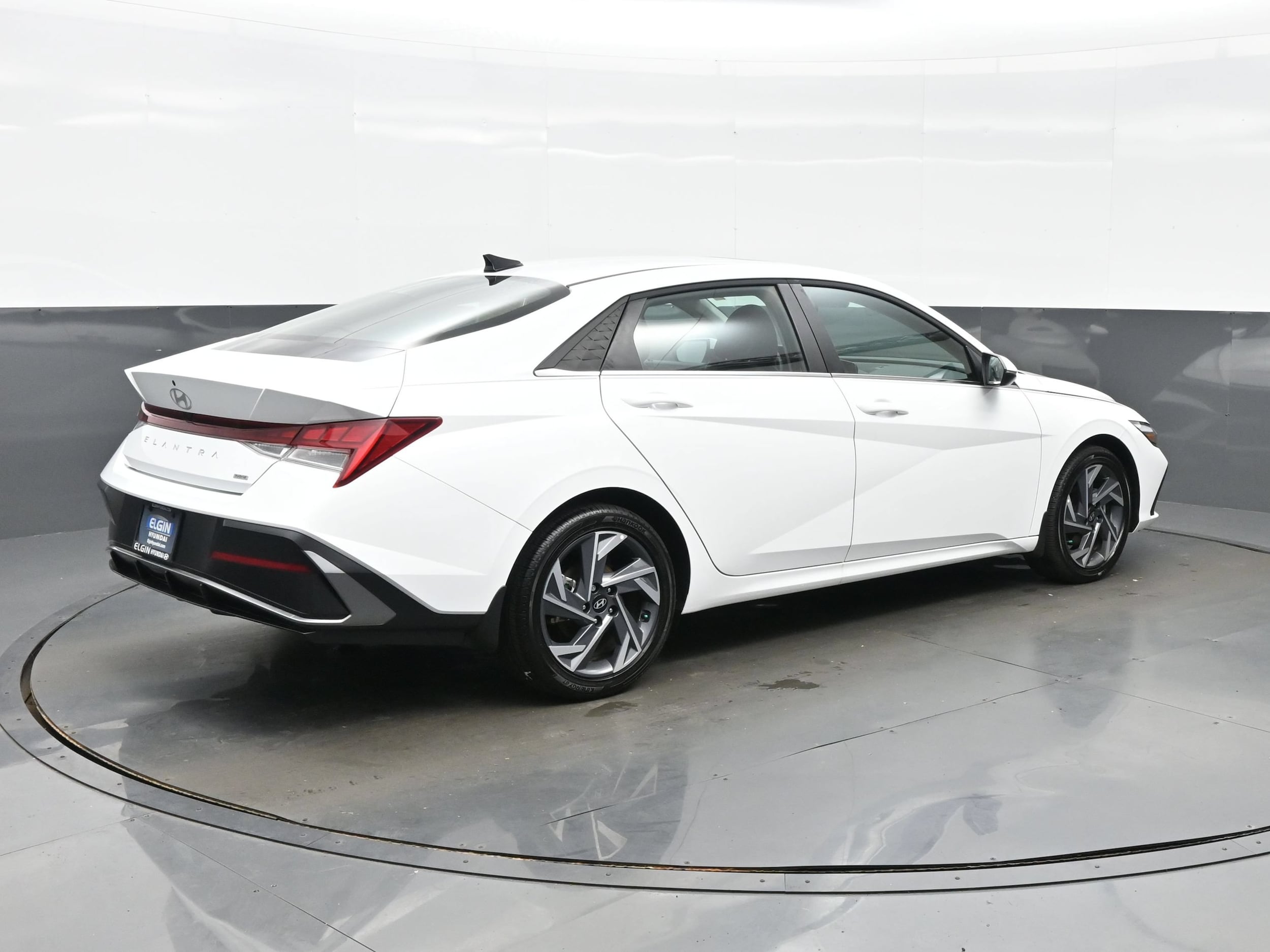 2025 Hyundai Elantra Limited - Photo 6