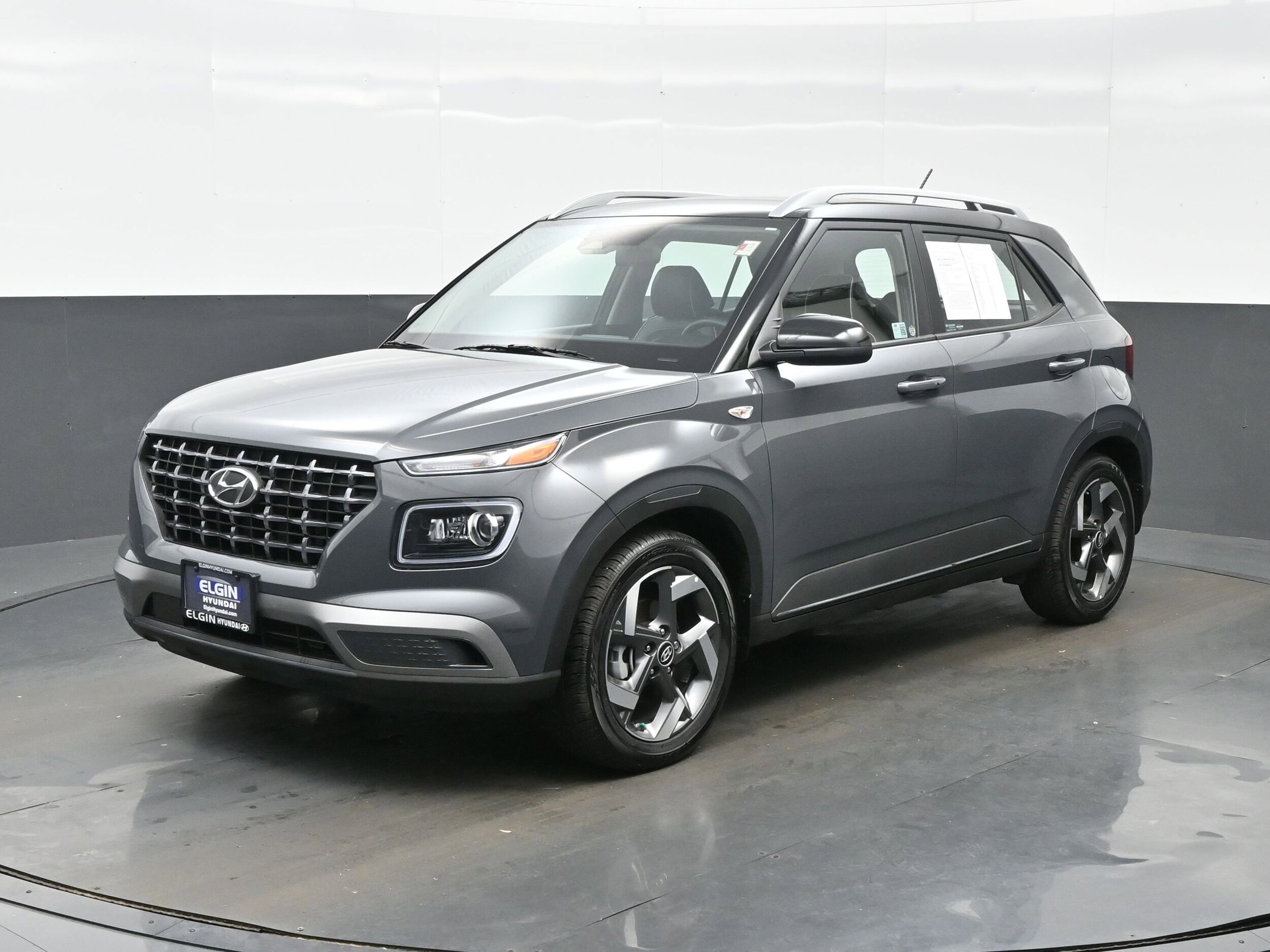 2025 Hyundai Venue Limited photo 2