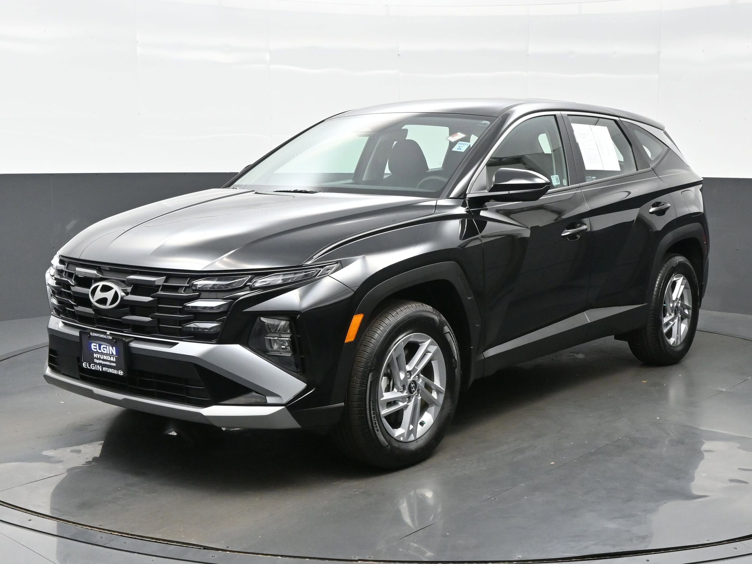 2025 Hyundai Tucson SE photo 2