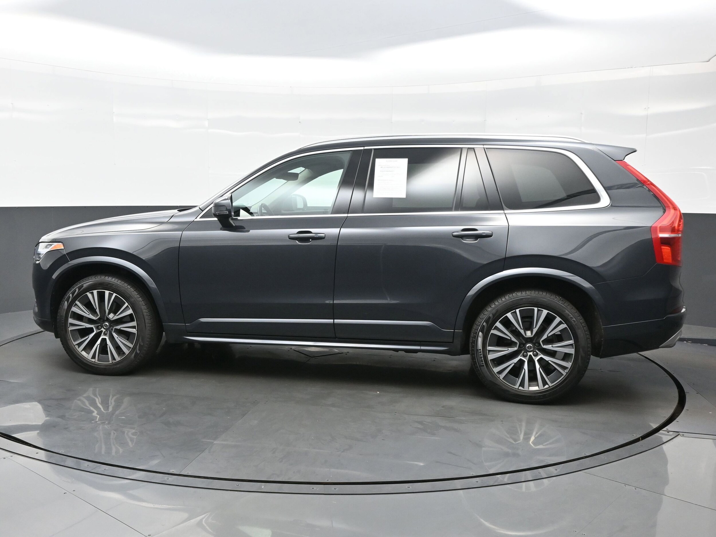 2021 Volvo XC90 Momentum photo 3