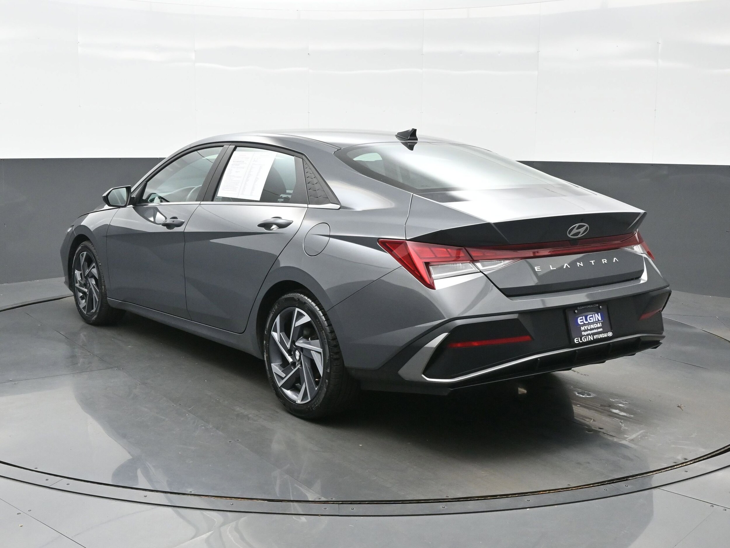 2025 Hyundai Elantra SEL Convenience photo 4