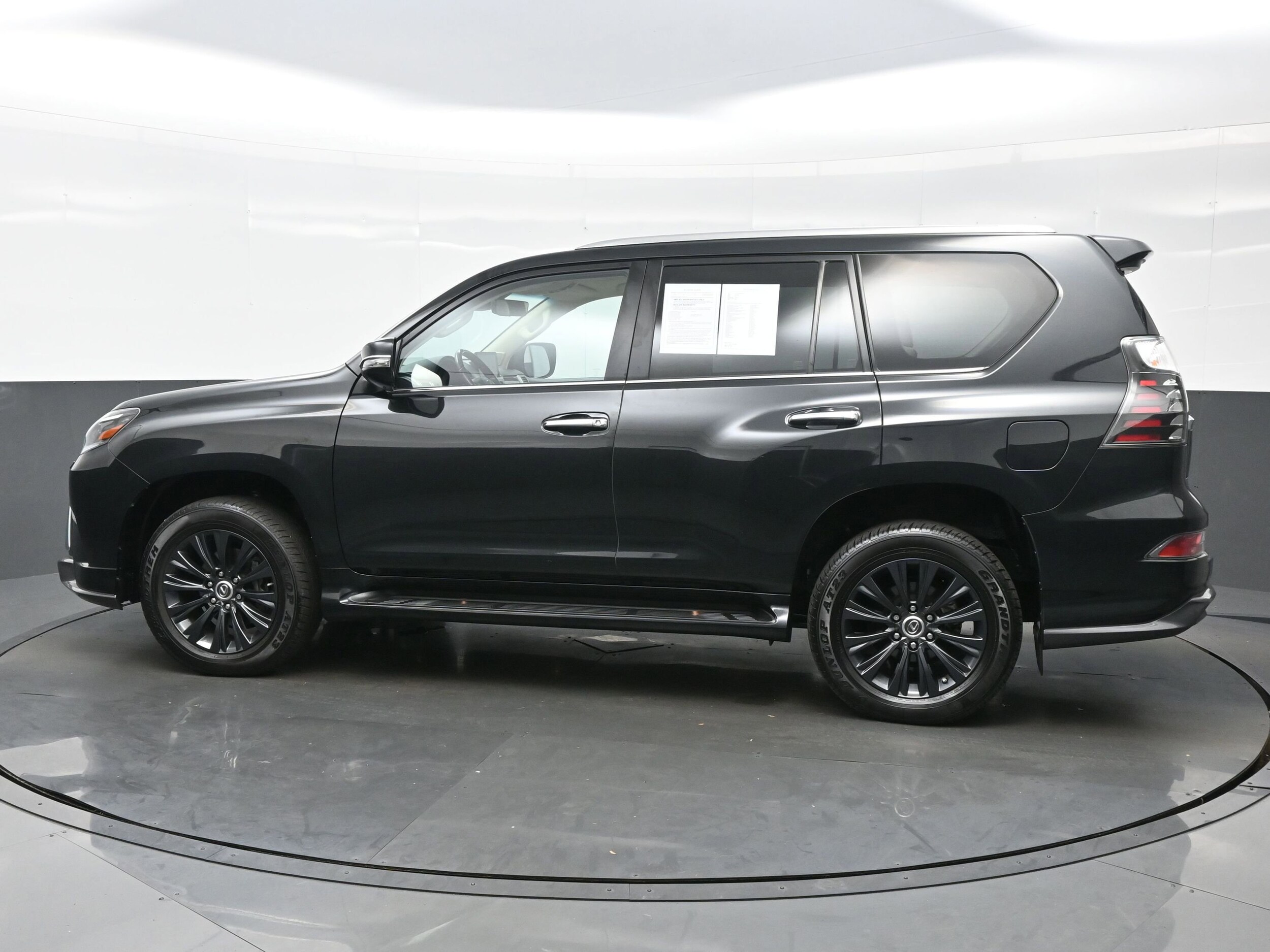 2023 Lexus GX 460 Premium photo 3