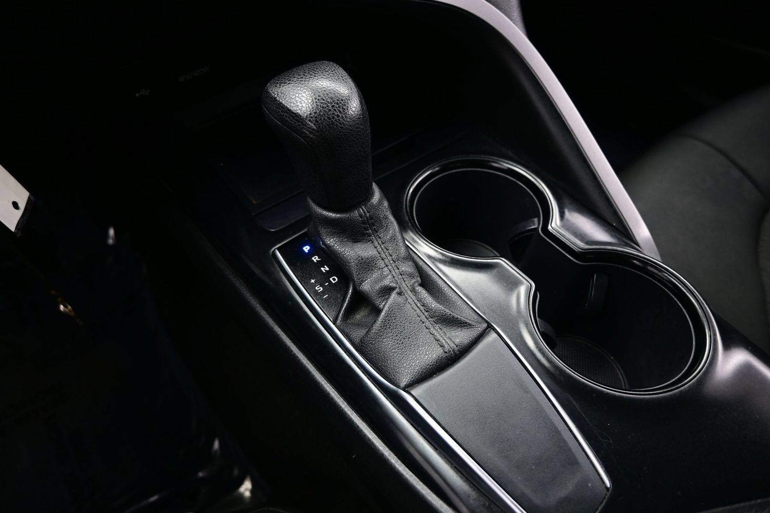2020 Toyota Camry LE - Photo 21