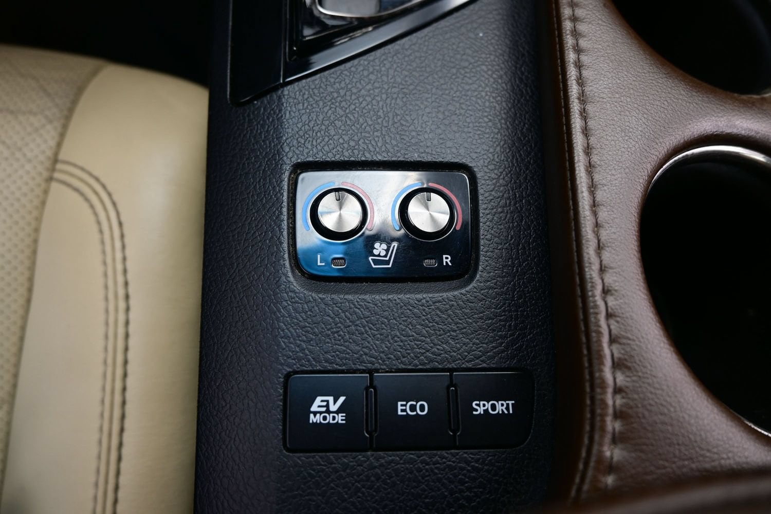 2014 Toyota Avalon Limited Hybrid - Photo 23