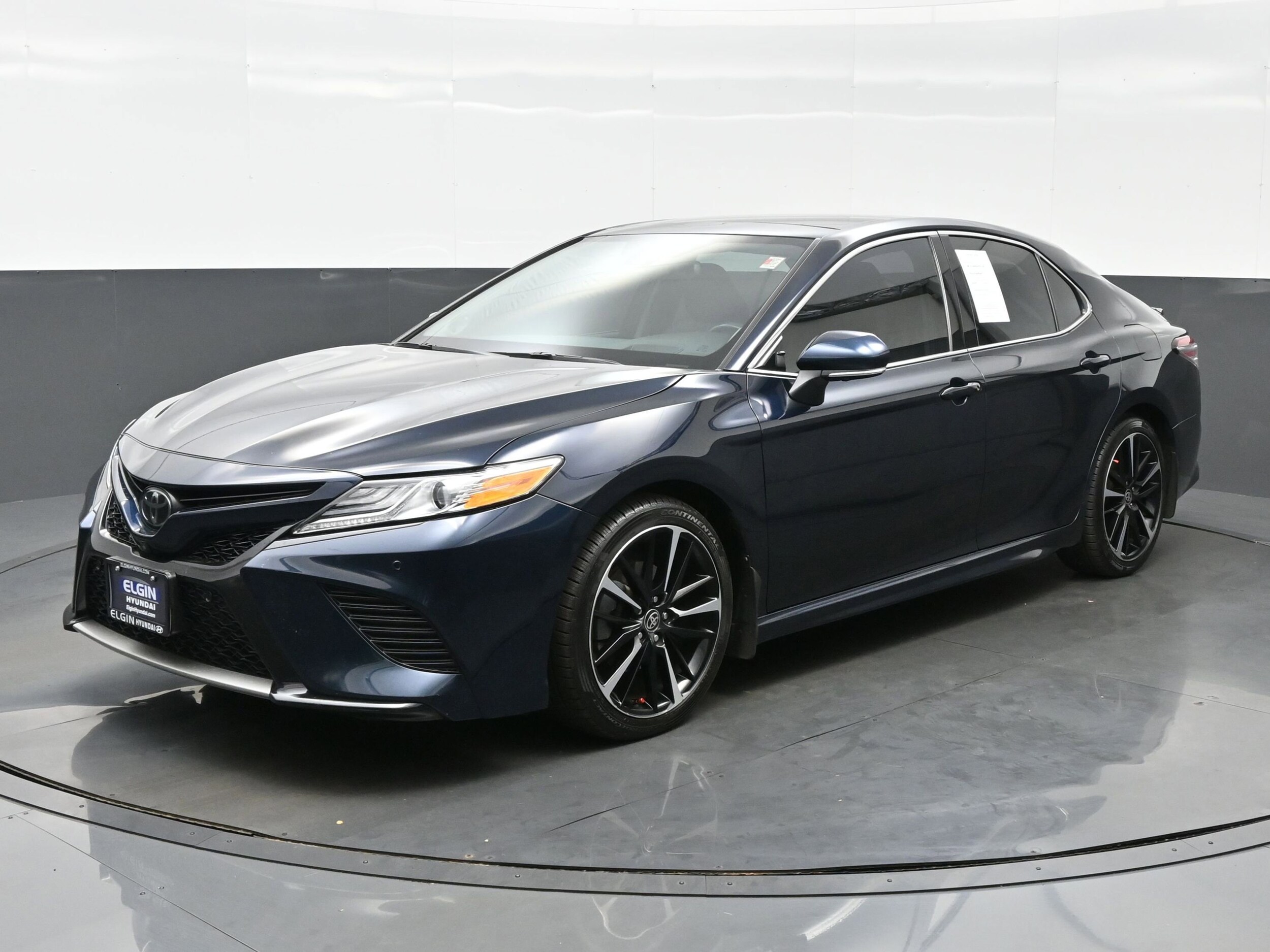 2020 Toyota Camry XSE photo 2