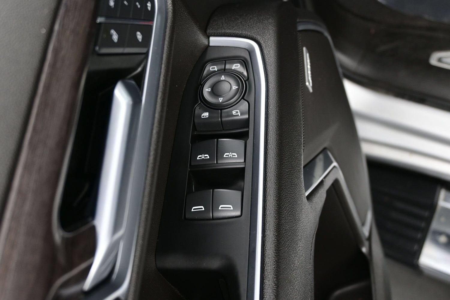 2022 Chevrolet Silverado 1500 LTZ - Photo 10