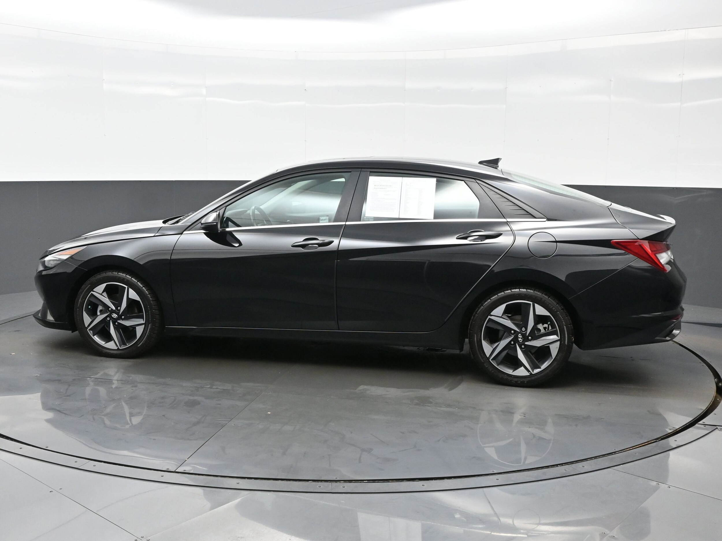 2021 Hyundai Elantra Limited photo 3