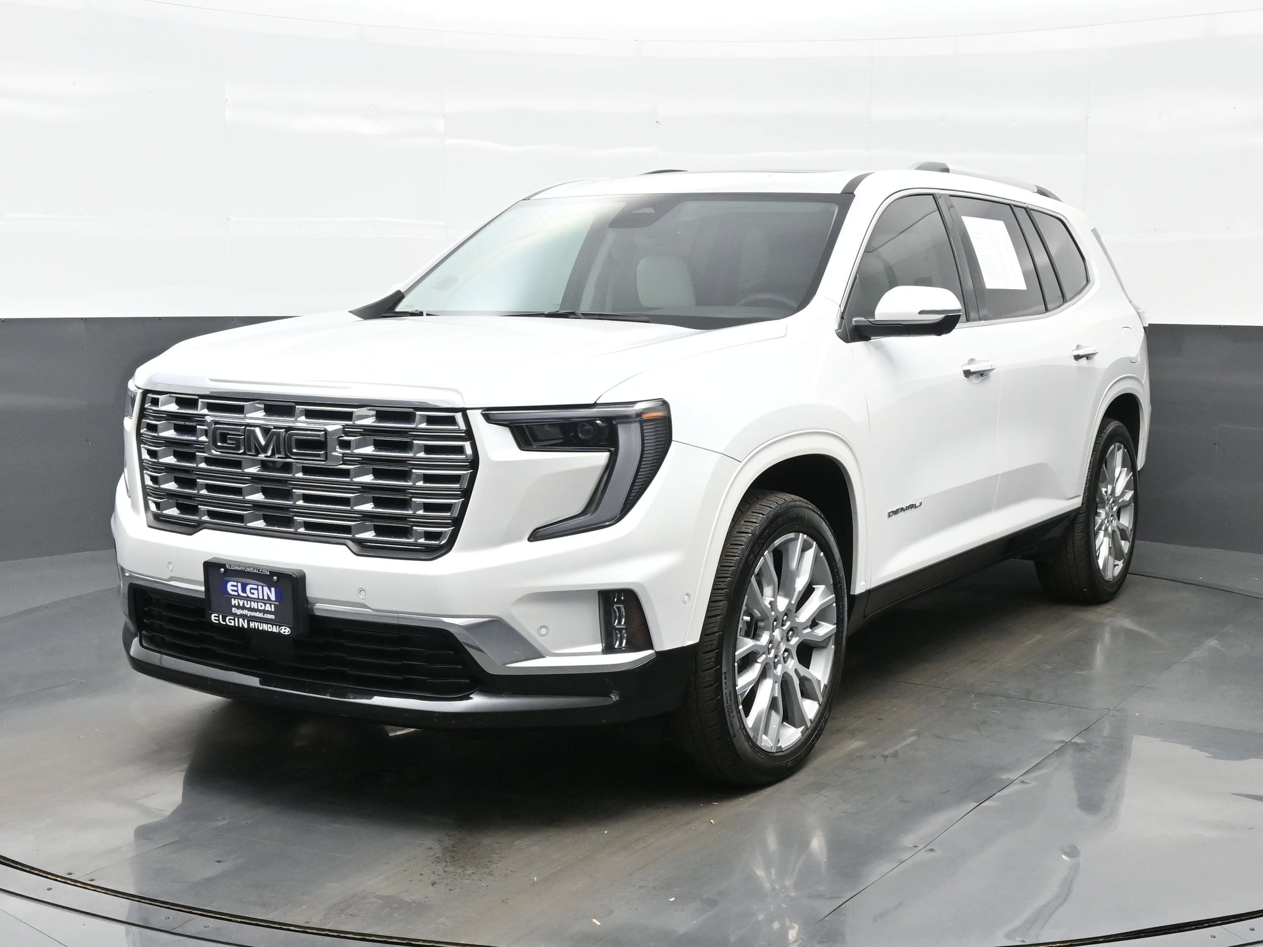 2024 GMC Acadia Denali's photo