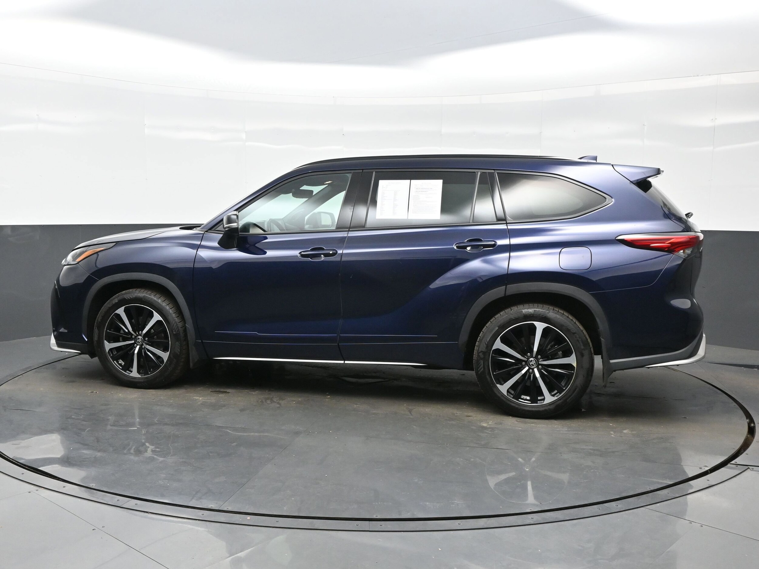 2022 Toyota Highlander XSE photo 3
