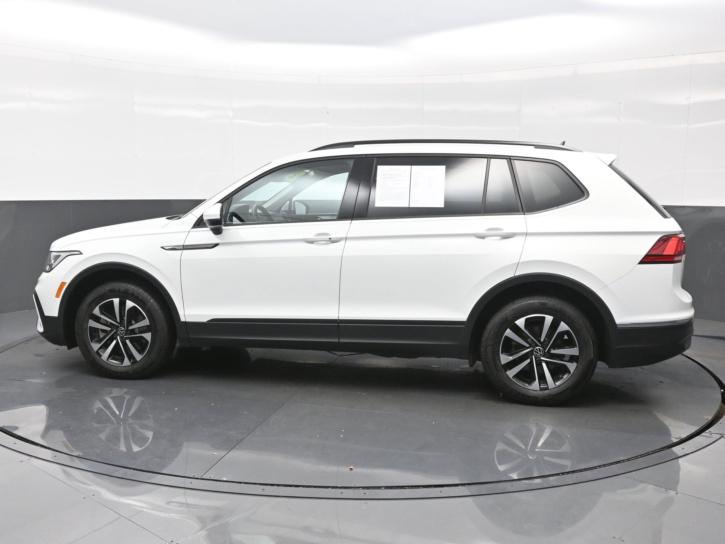 2023 Volkswagen Tiguan S photo 3