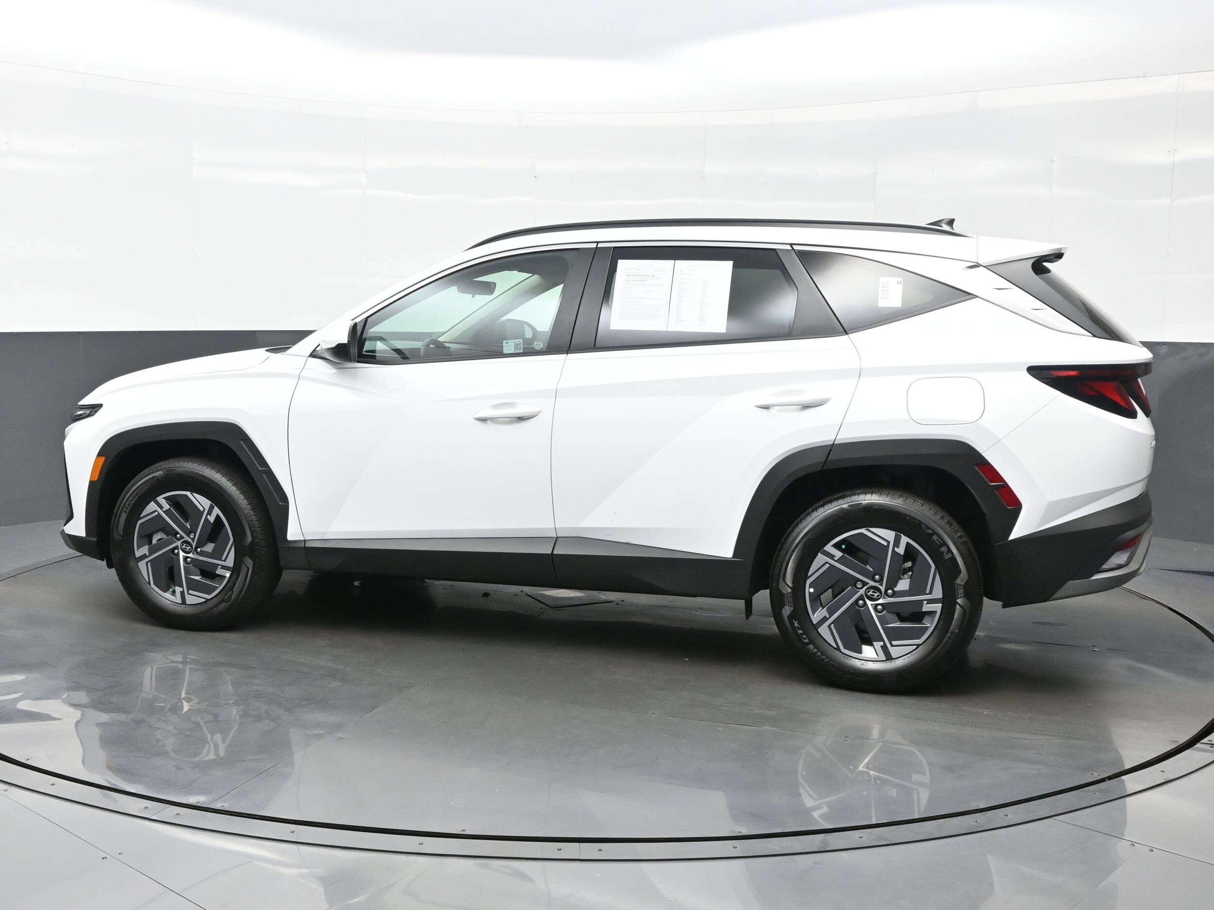2025 Hyundai Tucson Hybrid Blue photo 2