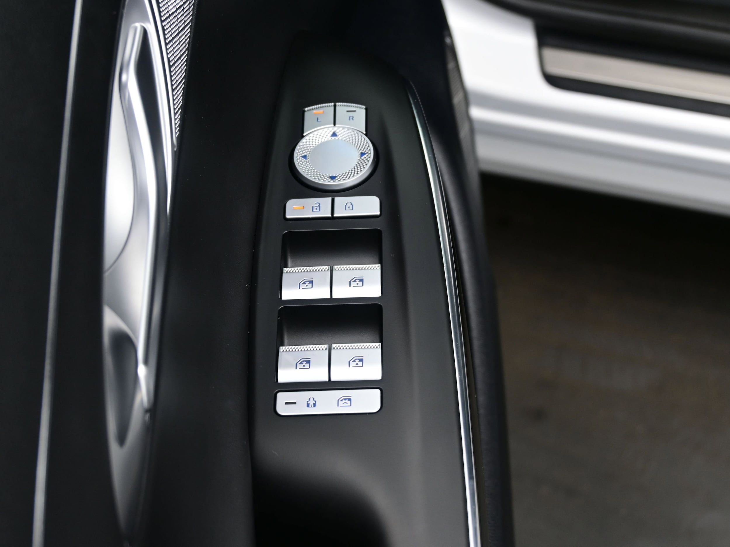2026 GENESIS GV70 Standard - Photo 10