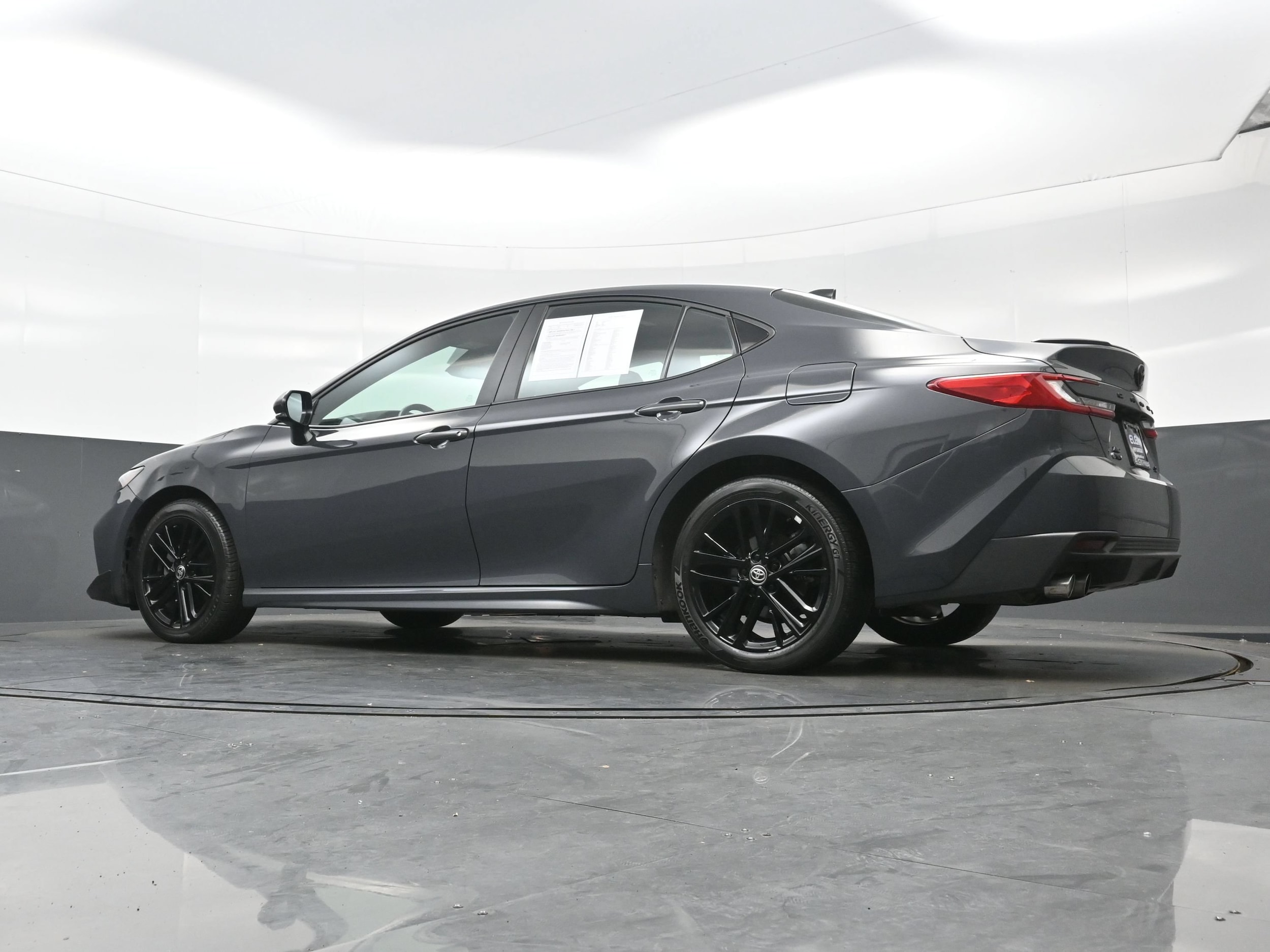2025 Toyota Camry SE - Photo 29