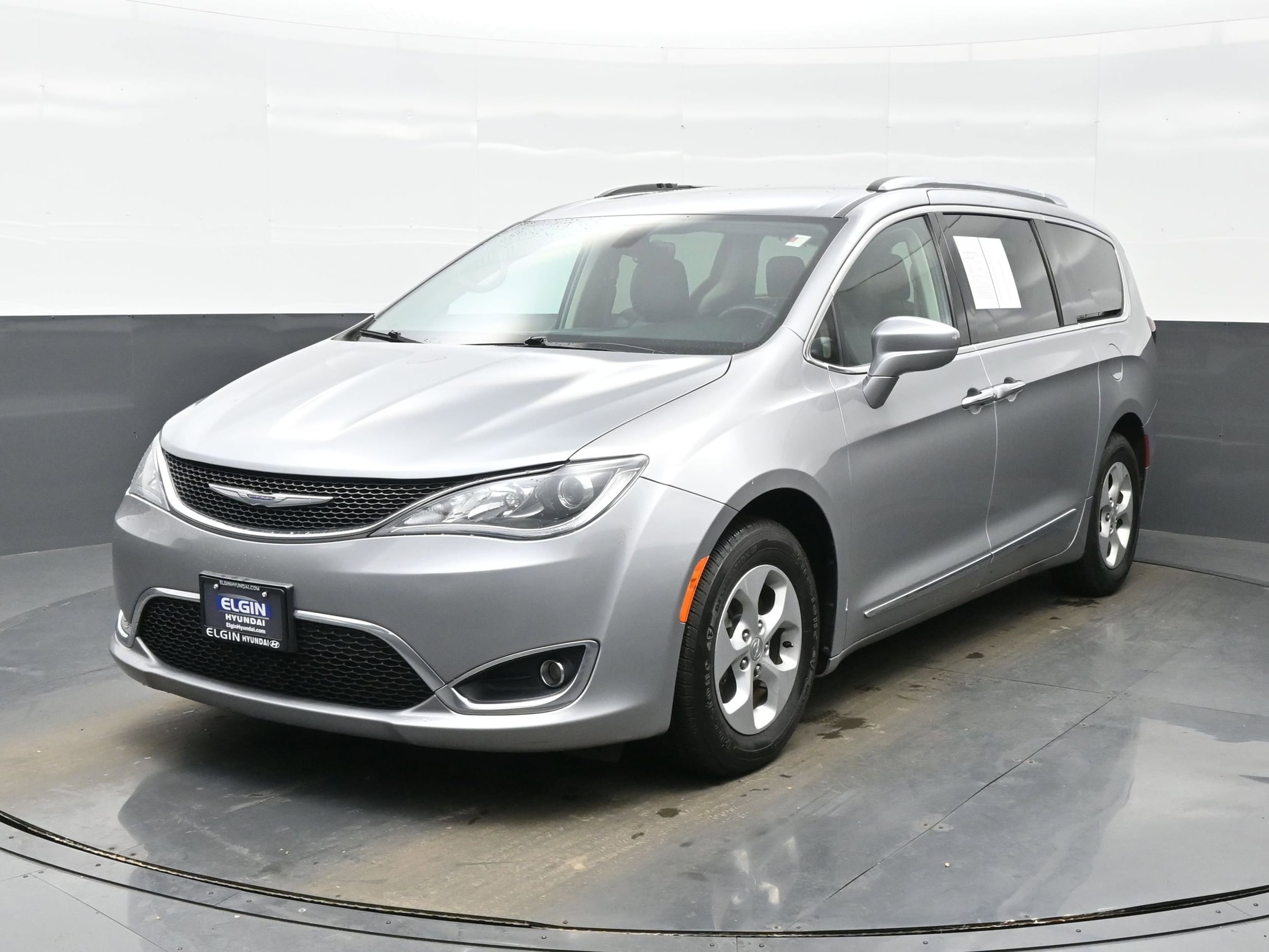 2017 Chrysler Pacifica Touring-L Plus's photo