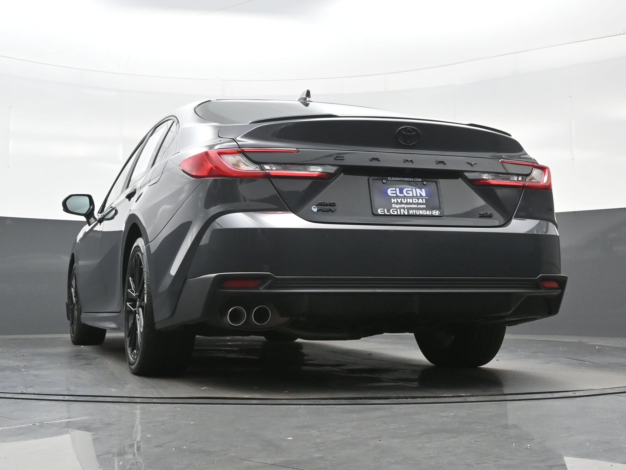 2025 Toyota Camry SE - Photo 30