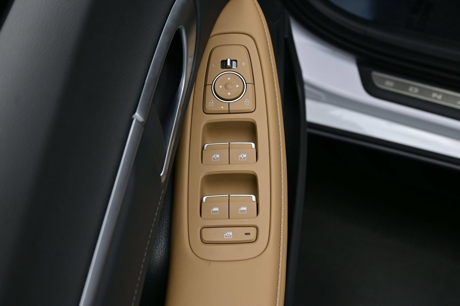 2026 Hyundai Sonata Hybrid Limited - Photo 10