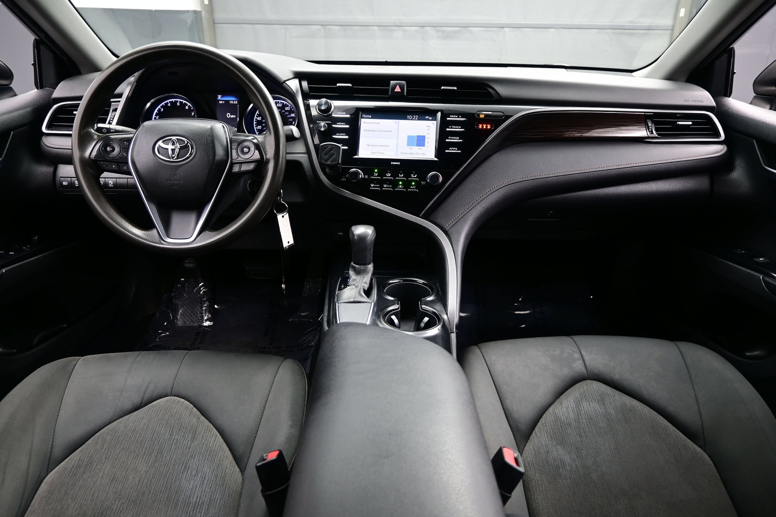 2020 Toyota Camry LE - Photo 17