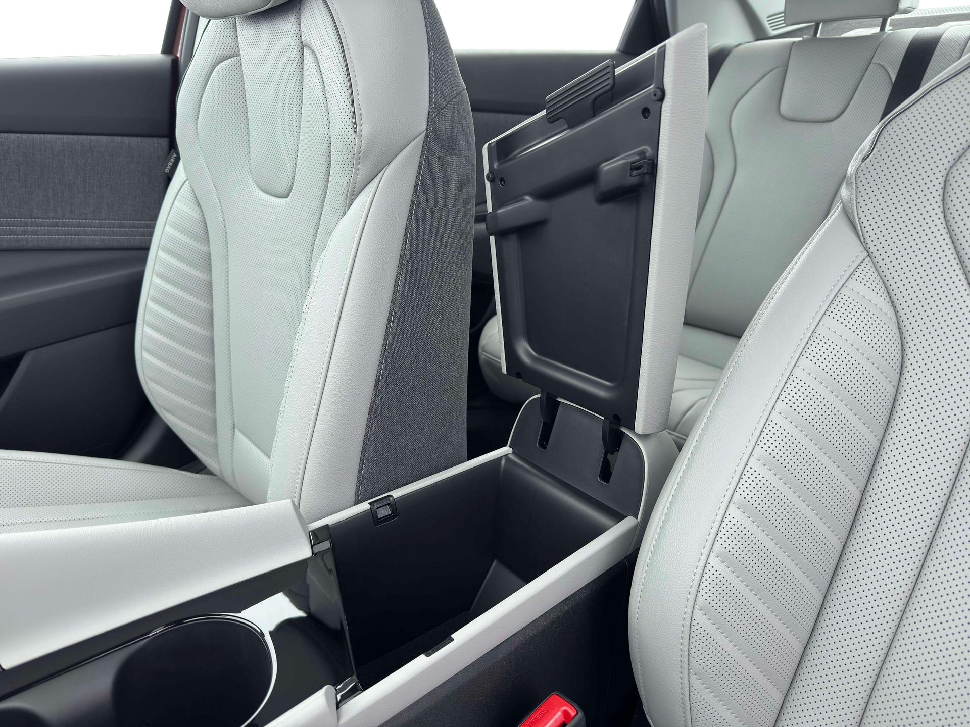 2026 Hyundai Elantra Limited - Photo 18
