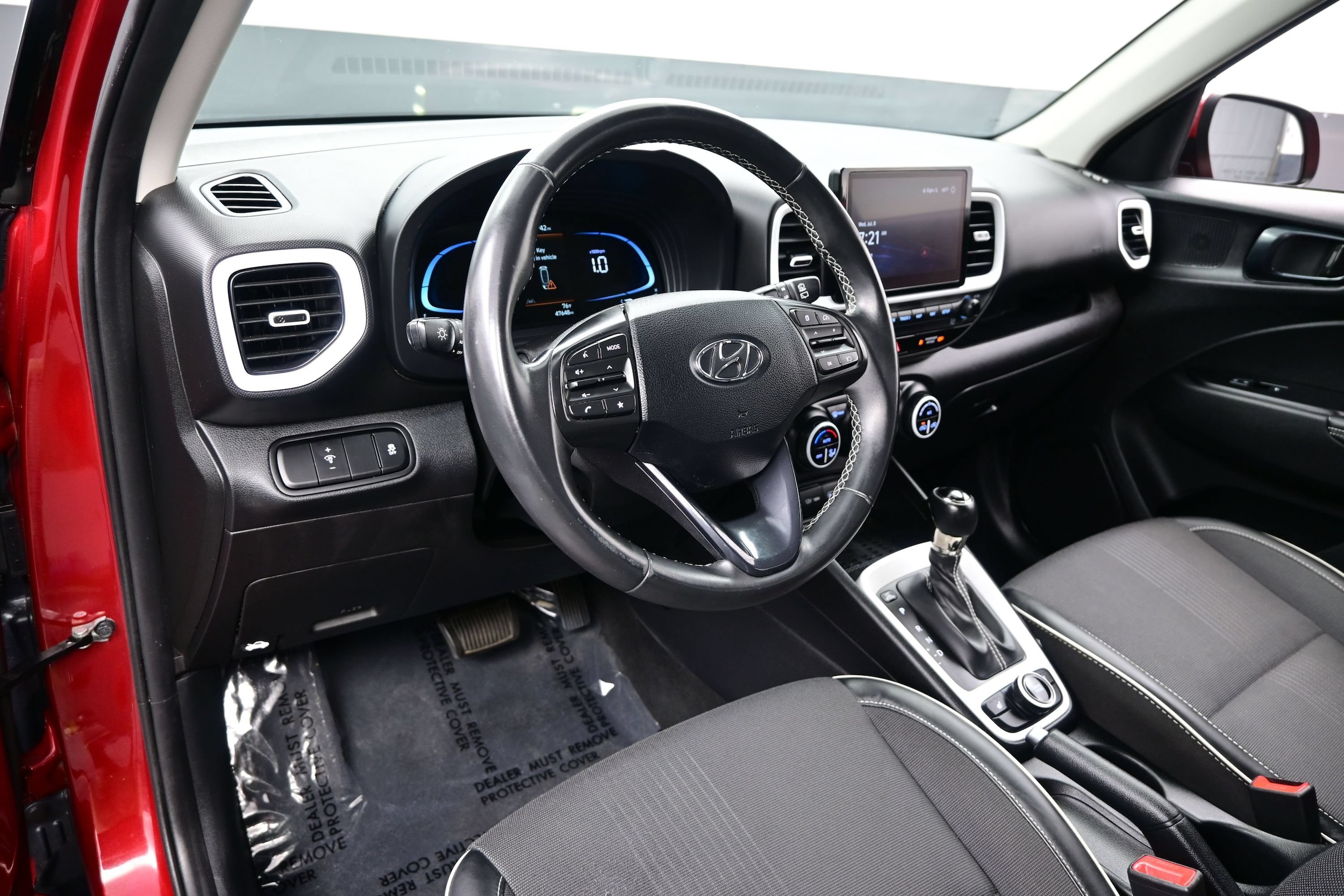 2024 Hyundai Venue Limited - Photo 12