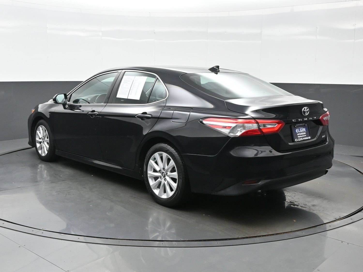 2020 Toyota Camry LE - Photo 4
