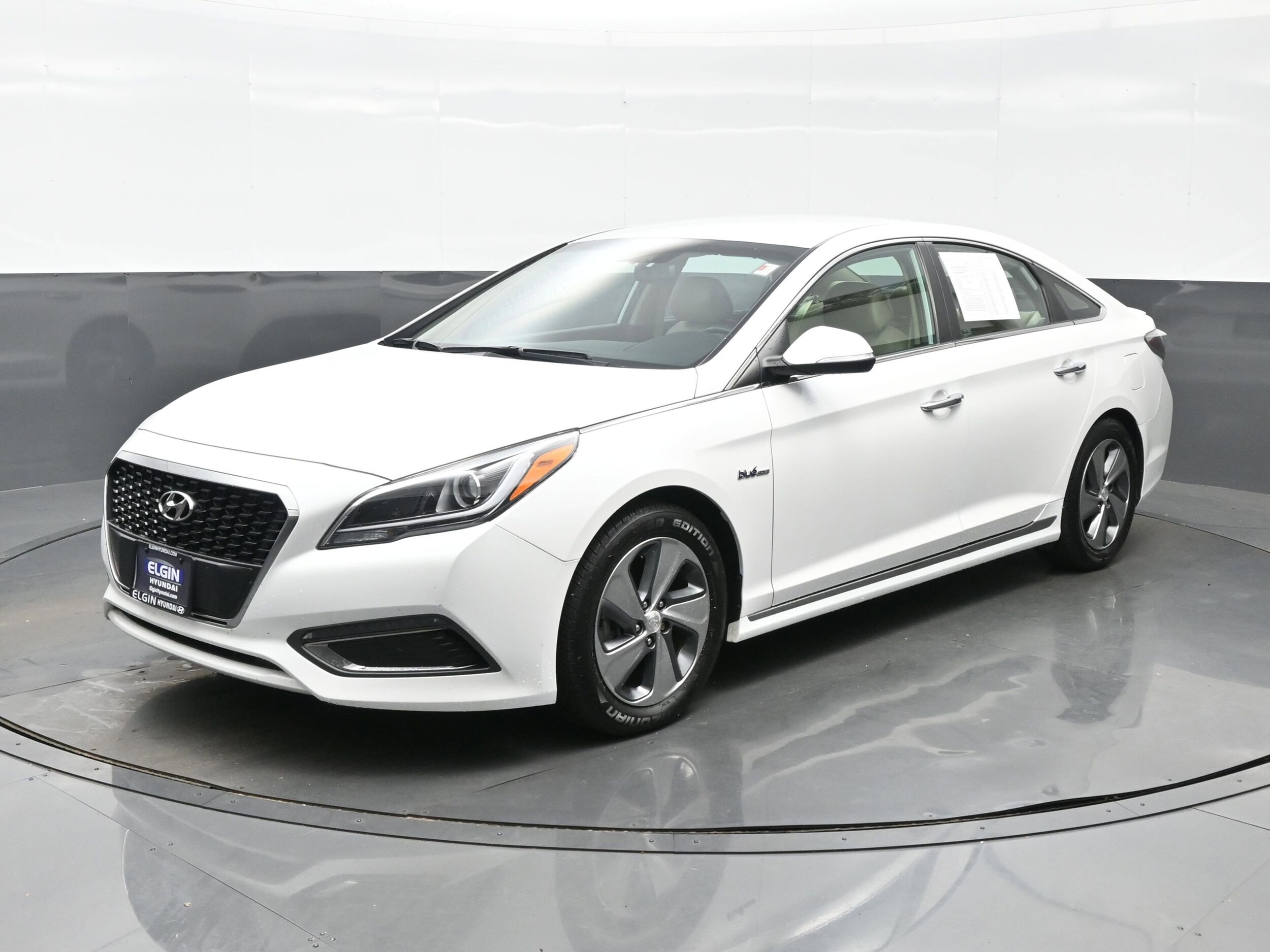 2016 Hyundai Sonata Hybrid Limited photo 2
