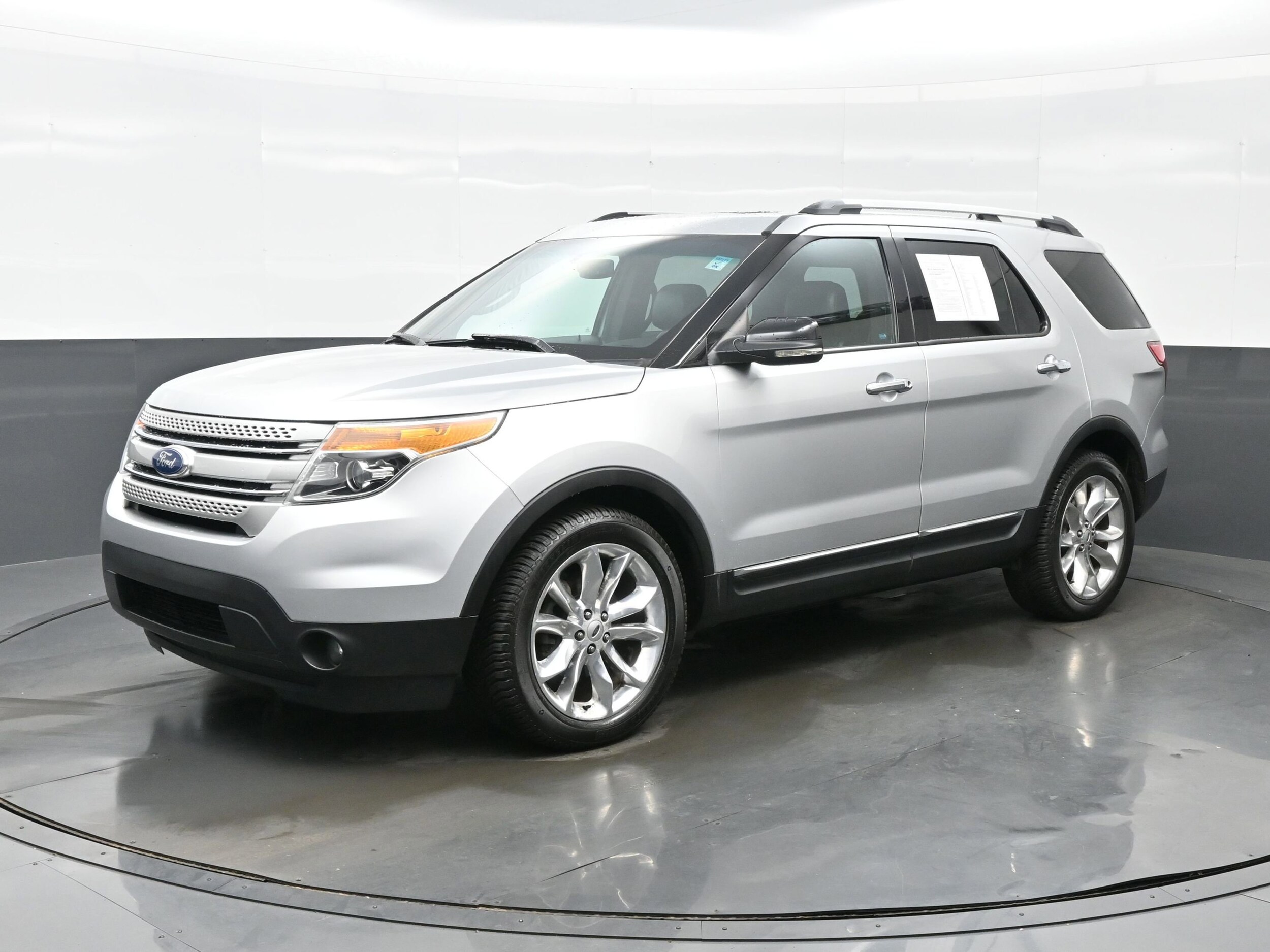 2012 Ford Explorer XLT photo 2