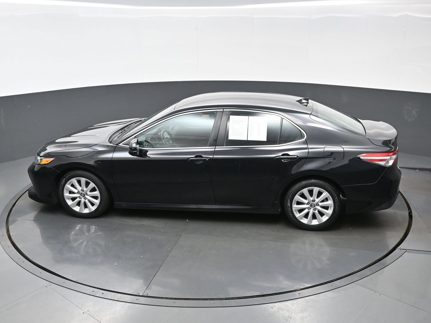 2020 Toyota Camry LE - Photo 33