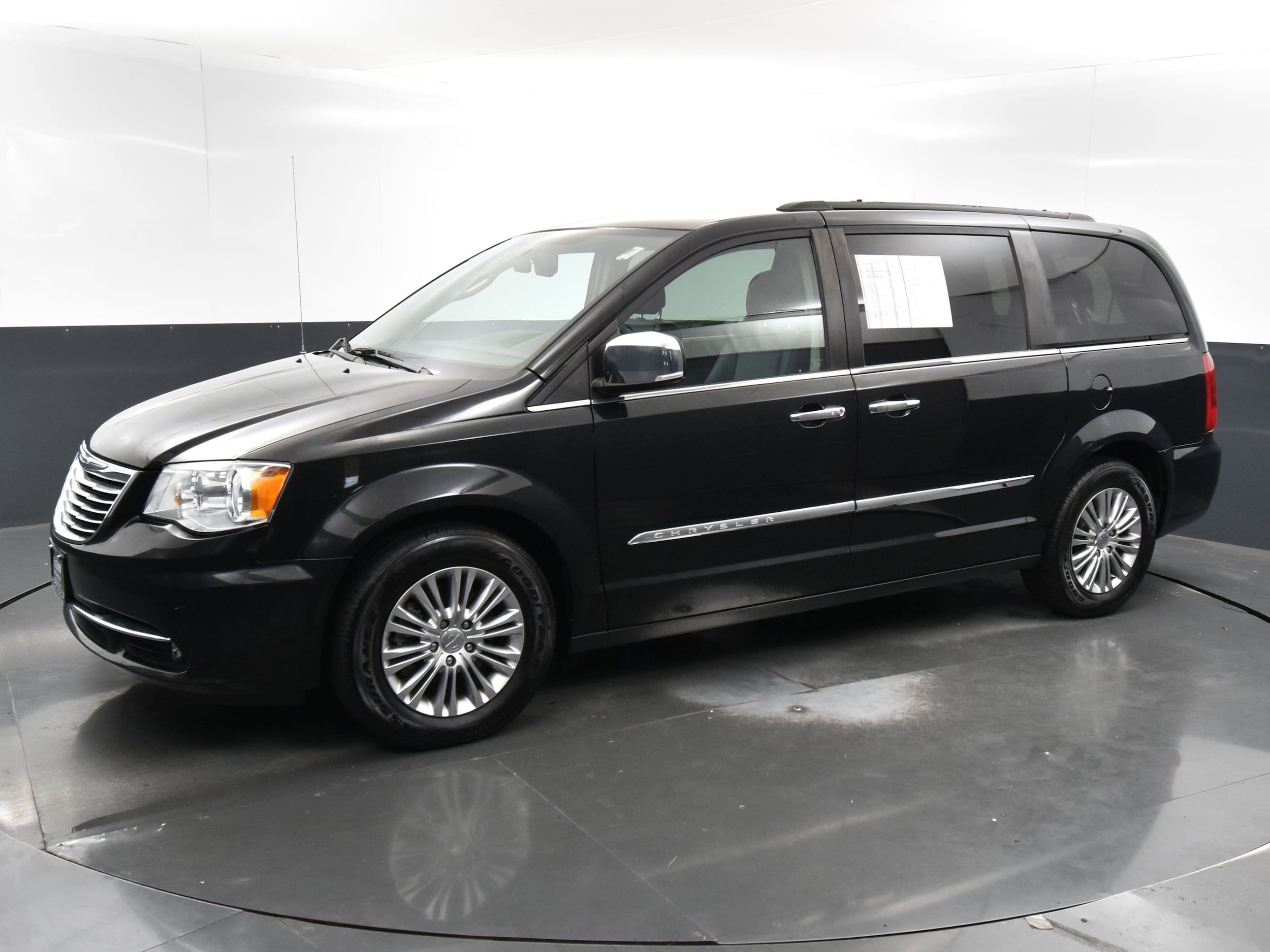 Used 2015 Chrysler Town & Country Touring-L with VIN 2C4RC1CG6FR655727 for sale in Bartlett, IL