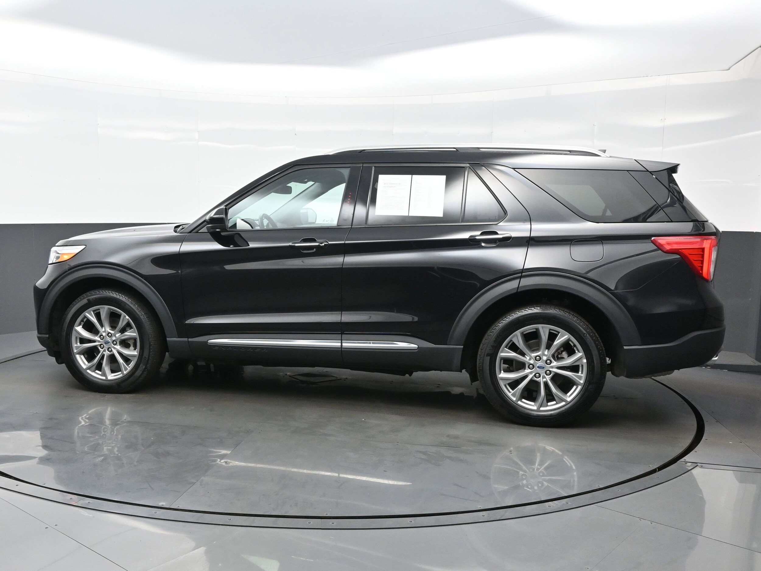 2024 Ford Explorer Limited photo 3