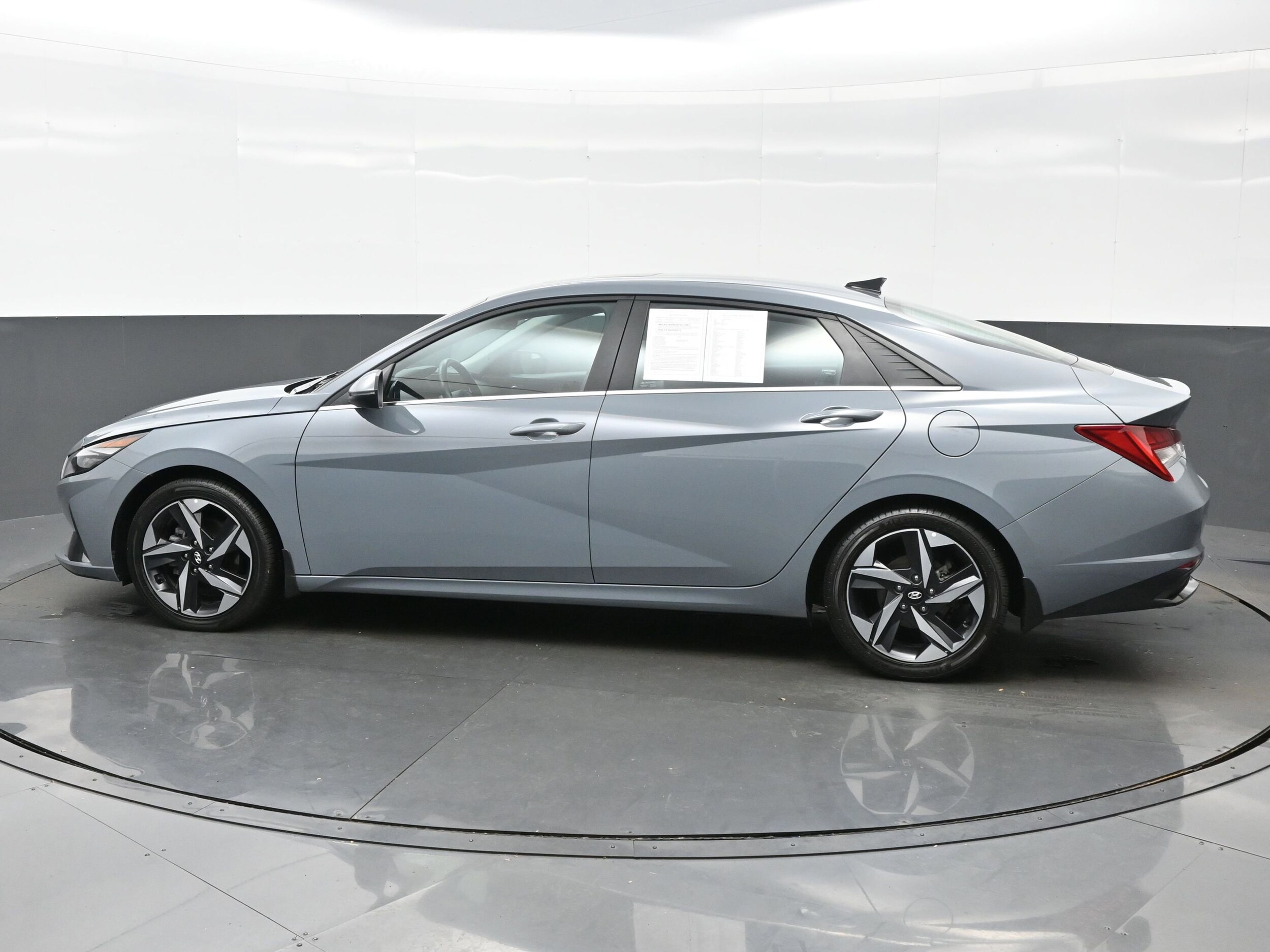 2023 Hyundai Elantra Hybrid Limited photo 3