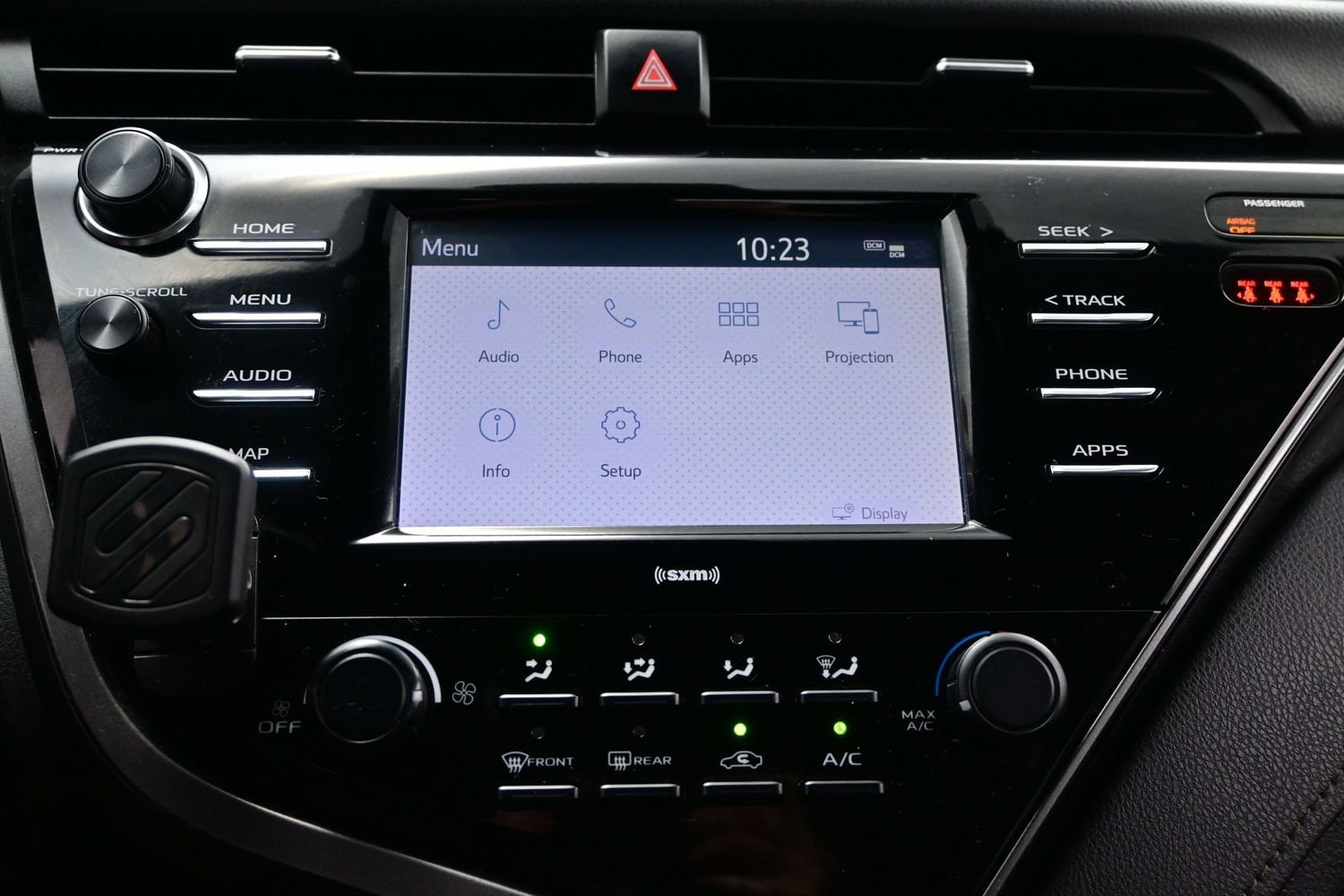 2020 Toyota Camry LE - Photo 19