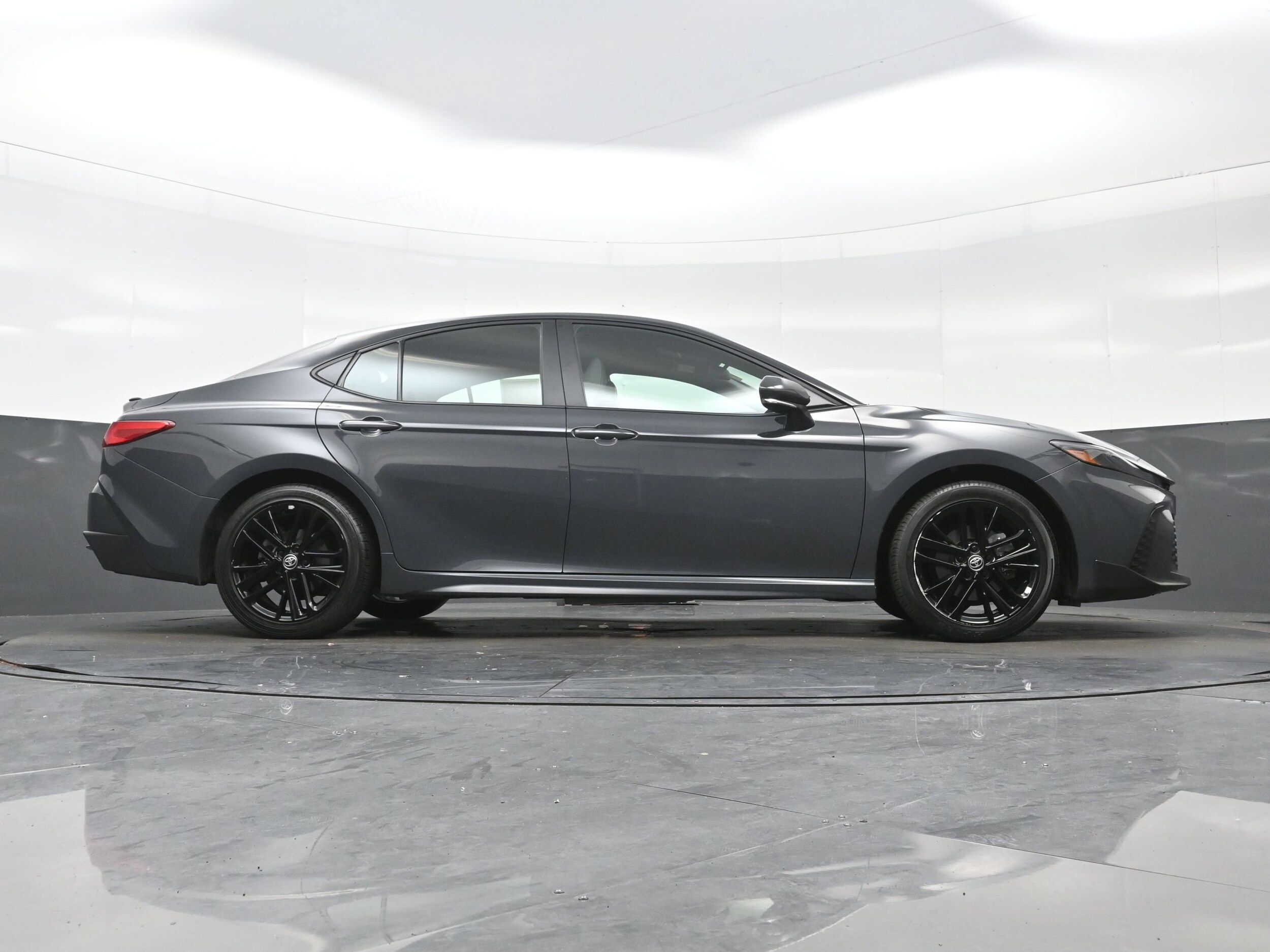 2025 Toyota Camry SE - Photo 32