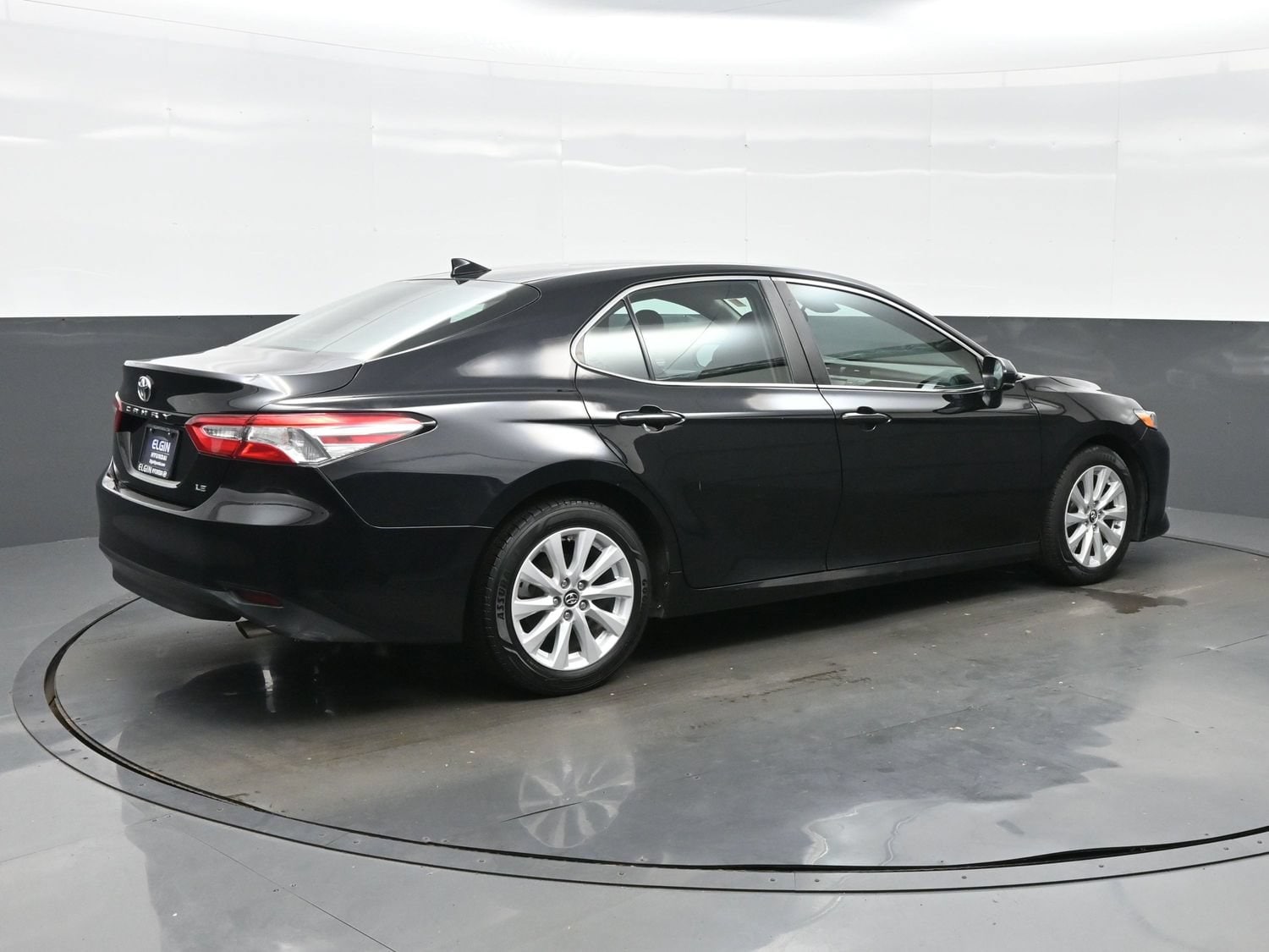 2020 Toyota Camry LE - Photo 6